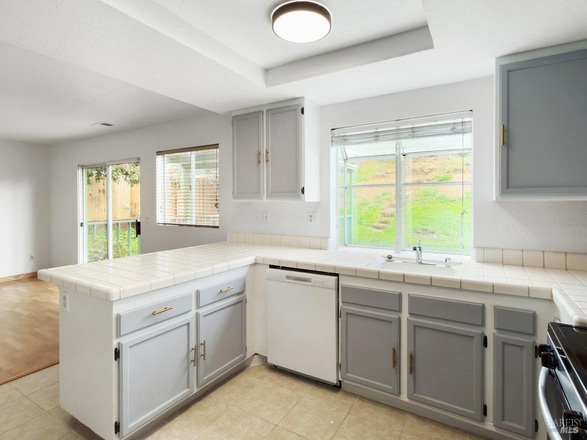 Detail Gallery Image 21 of 41 For 157 Haviture Way, Vallejo,  CA 94589 - 3 Beds | 2/1 Baths