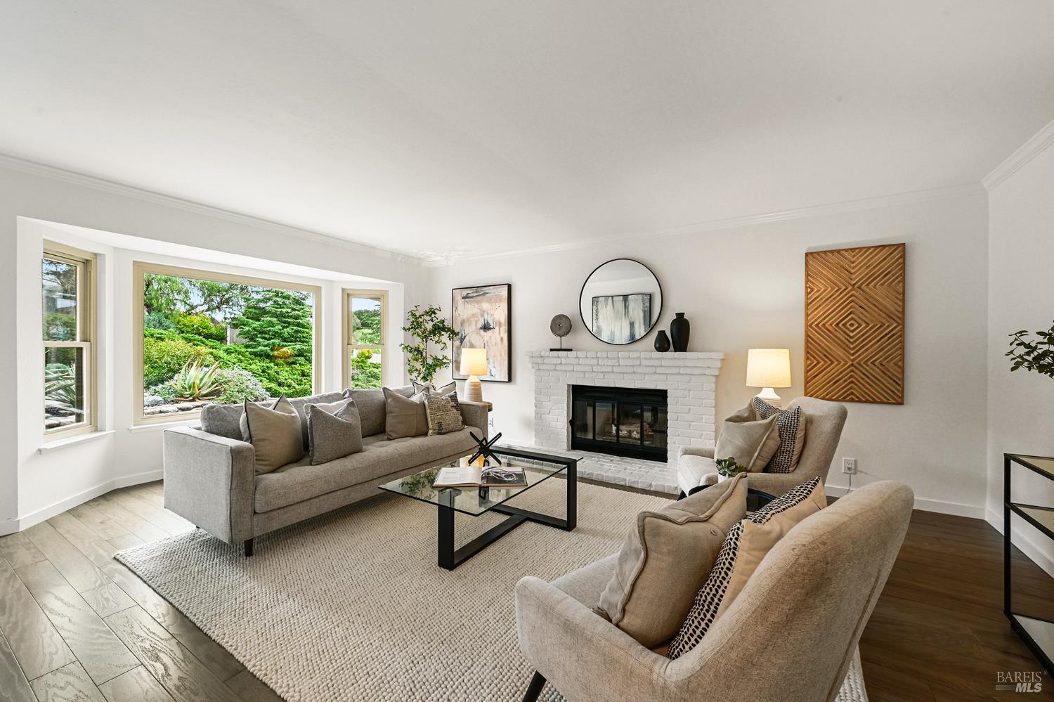 Detail Gallery Image 6 of 70 For 51 San Domingo Way, Novato,  CA 94945 - 4 Beds | 2/1 Baths