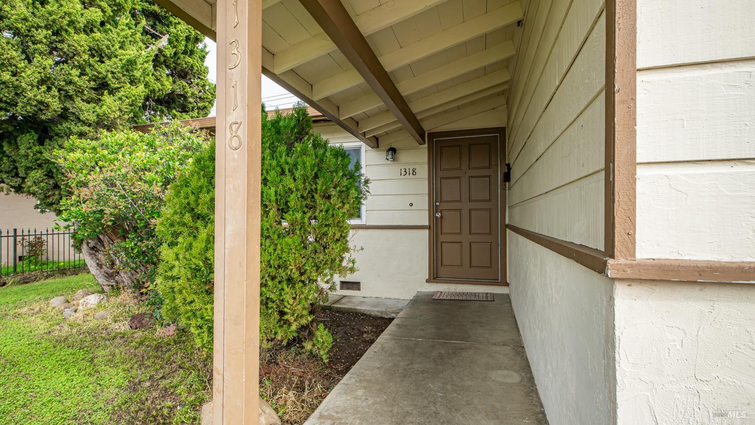 Detail Gallery Image 5 of 26 For 1318 Taft St, Fairfield,  CA 94533 - 3 Beds | 2 Baths