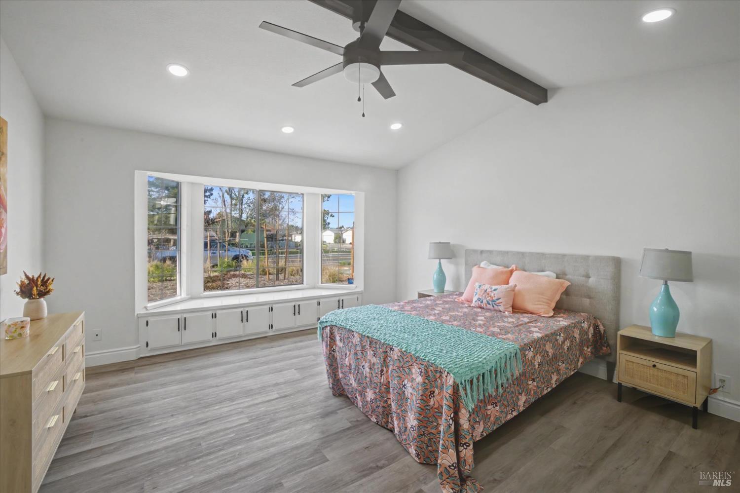 Detail Gallery Image 16 of 47 For 580 Yellowstone Dr, Vacaville,  CA 95687 - 3 Beds | 2/1 Baths