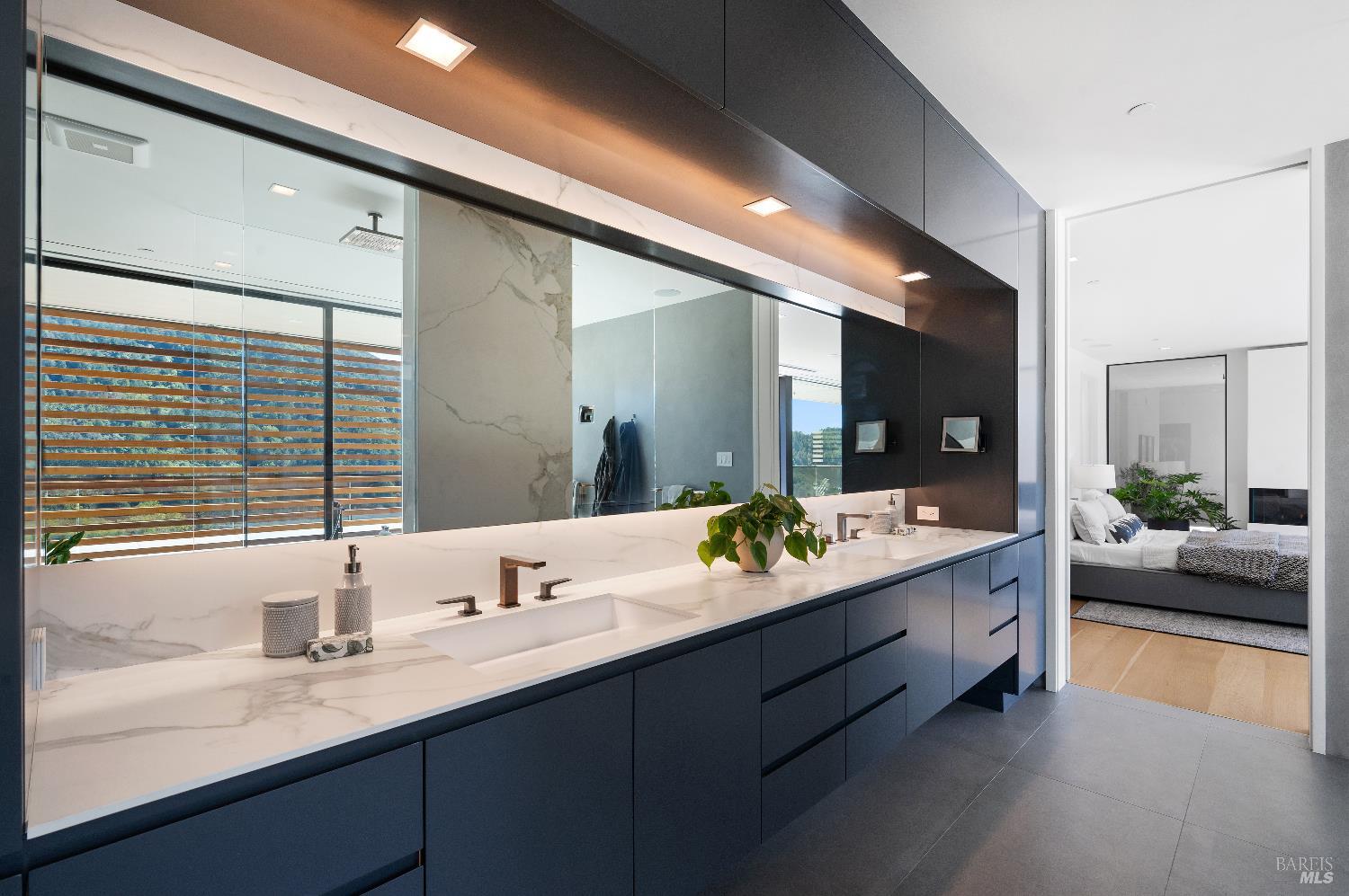 Detail Gallery Image 16 of 29 For 70 Ridgecrest Rd, Kentfield,  CA 94904 - 6 Beds | 6/2 Baths