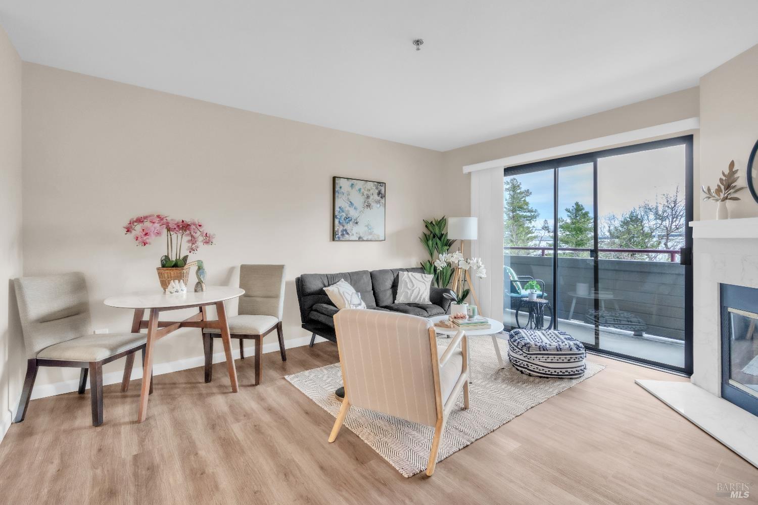 Detail Gallery Image 2 of 27 For 202 Mariner Way, Novato,  CA 94945 - 1 Beds | 1 Baths