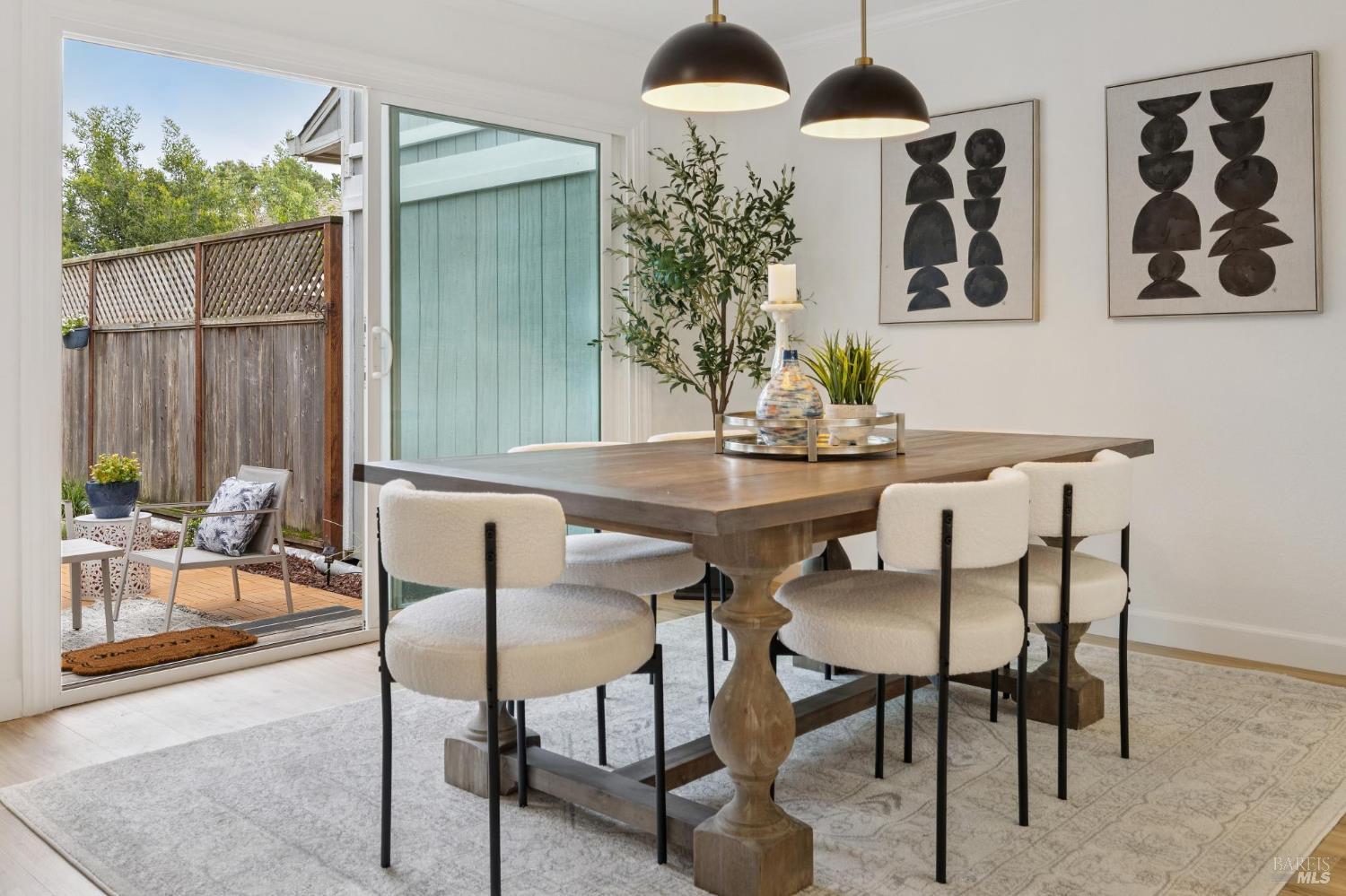 Detail Gallery Image 7 of 36 For 111 Nantucket Cv, San Rafael,  CA 94901 - 2 Beds | 2/1 Baths