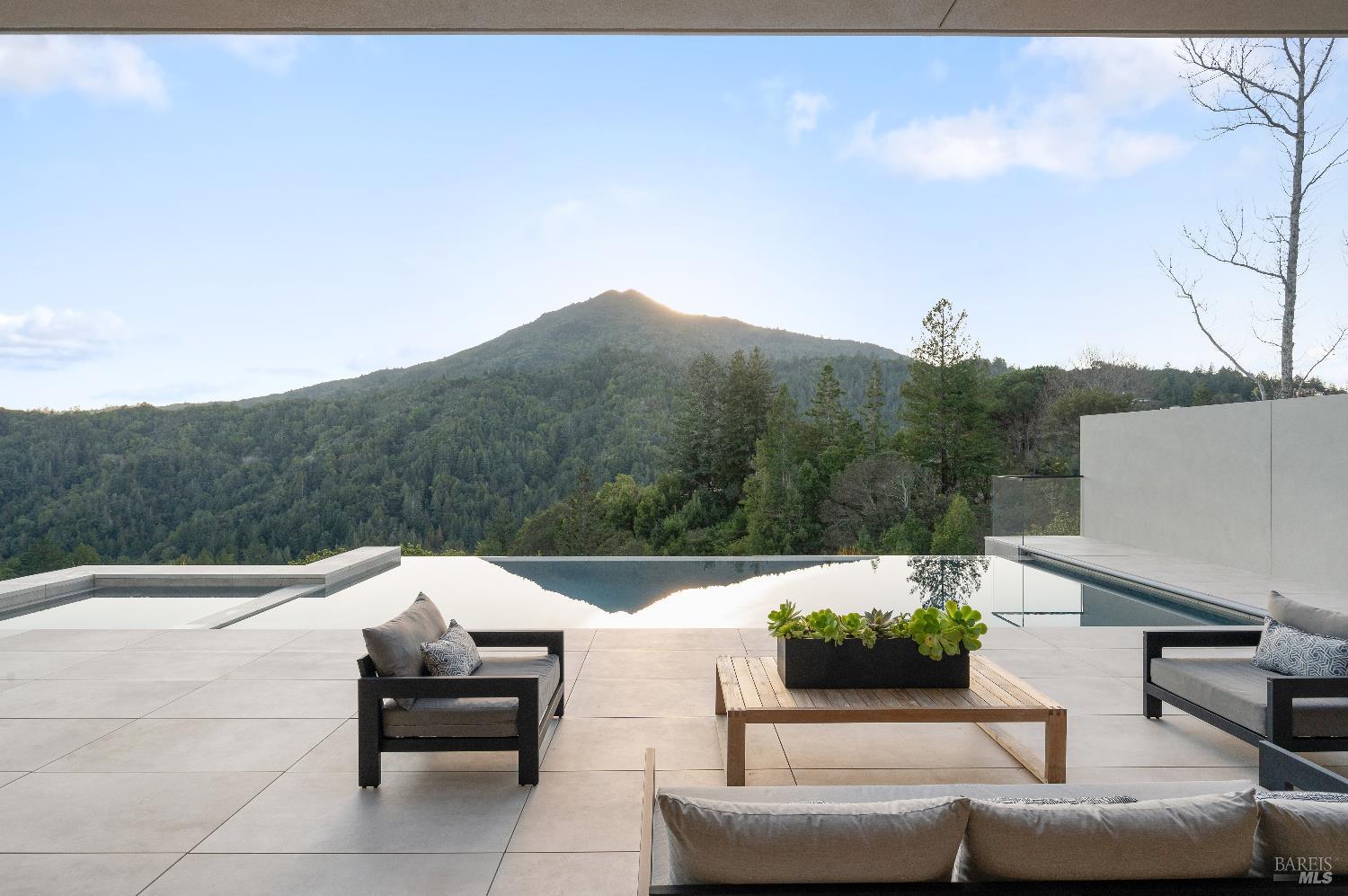 Detail Gallery Image 28 of 29 For 70 Ridgecrest Rd, Kentfield,  CA 94904 - 6 Beds | 6/2 Baths