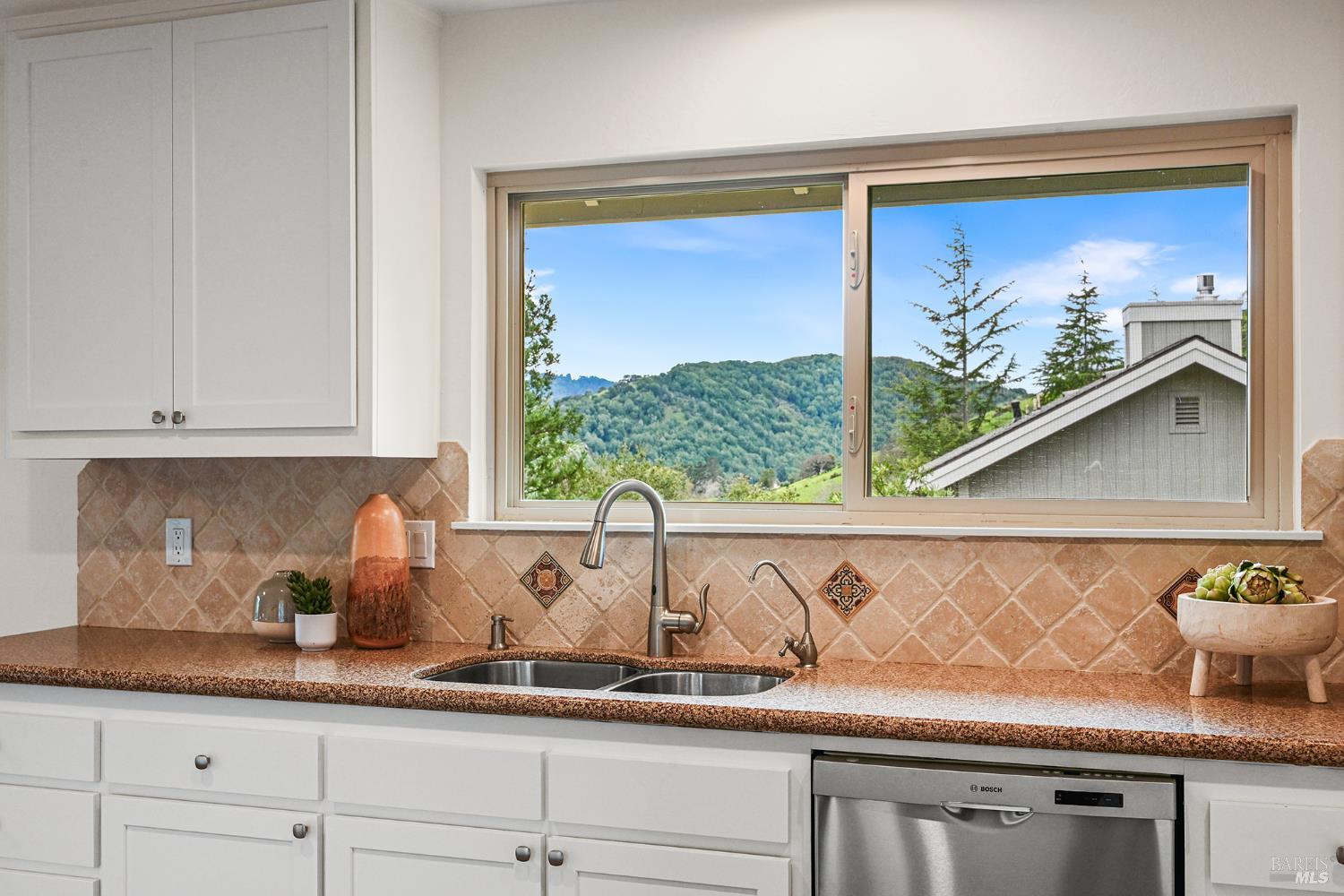 Detail Gallery Image 25 of 70 For 51 San Domingo Way, Novato,  CA 94945 - 4 Beds | 2/1 Baths