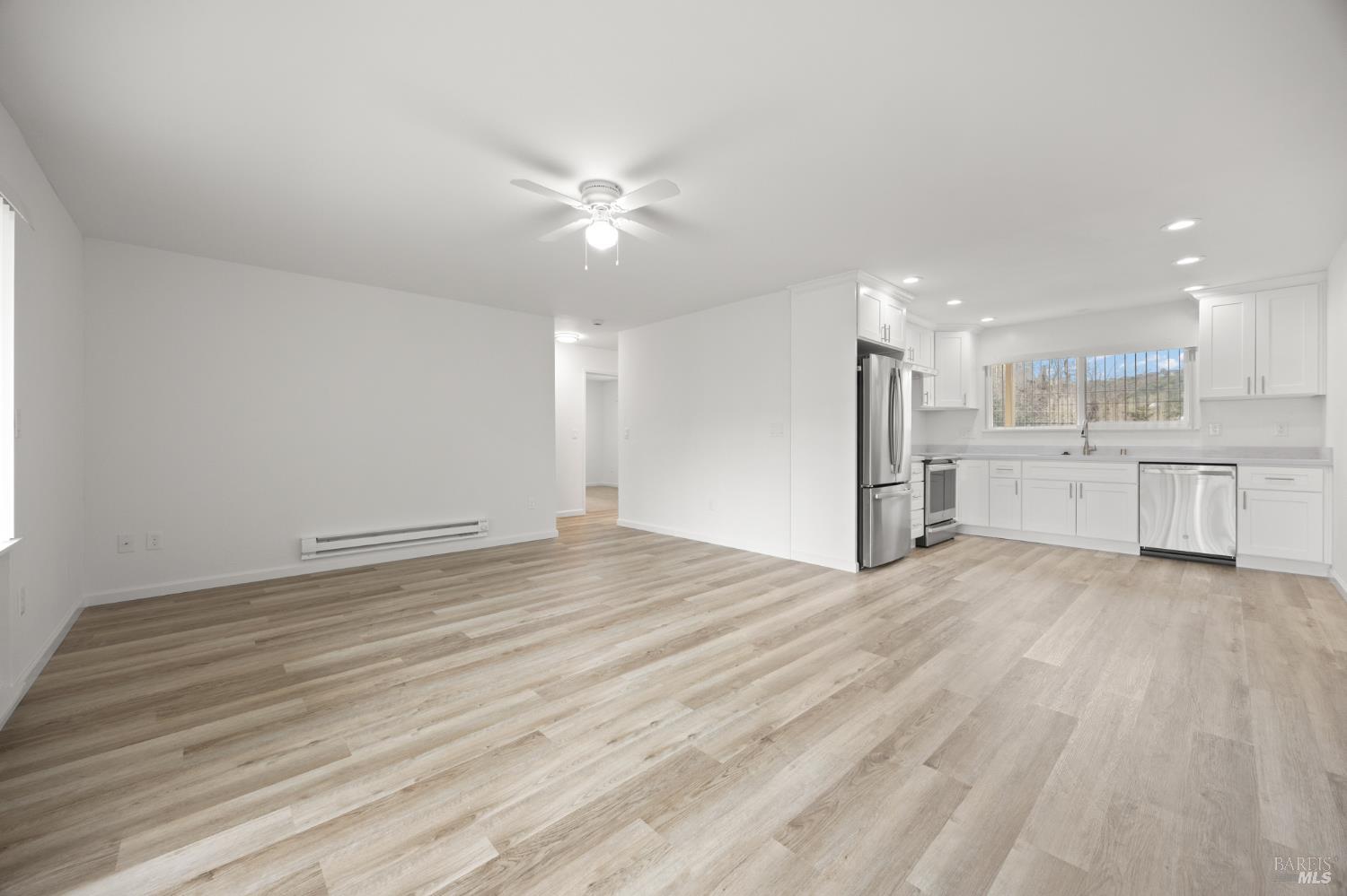 Detail Gallery Image 2 of 18 For 260 Merrydale Rd #14,  San Rafael,  CA 94903 - 2 Beds | 1 Baths