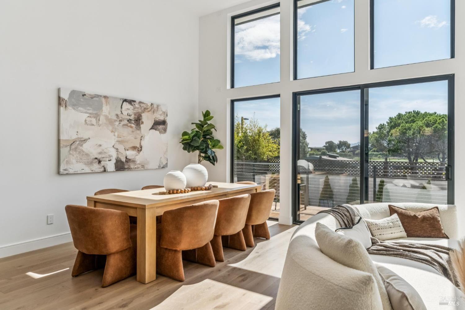 Detail Gallery Image 10 of 81 For 39 Strawberry Cir, Mill Valley,  CA 94941 - 4 Beds | 4 Baths