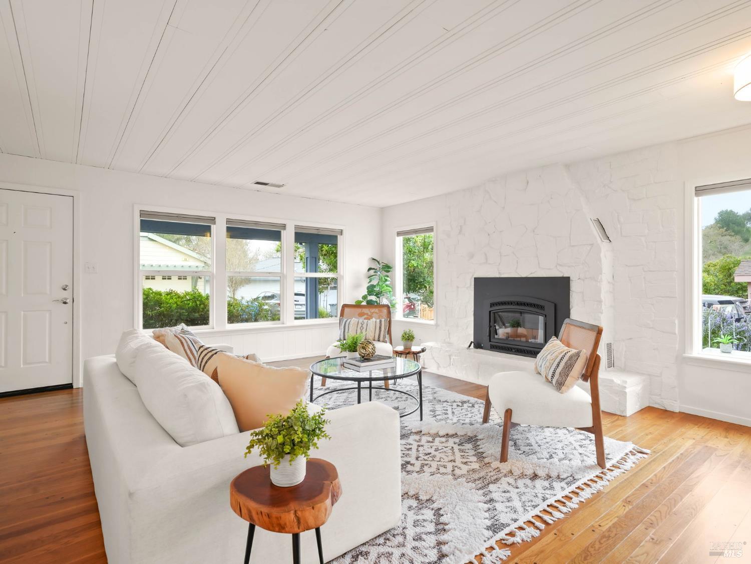 Detail Gallery Image 7 of 27 For 16 Cherry Hill Ln, Novato,  CA 94945 - 2 Beds | 2 Baths