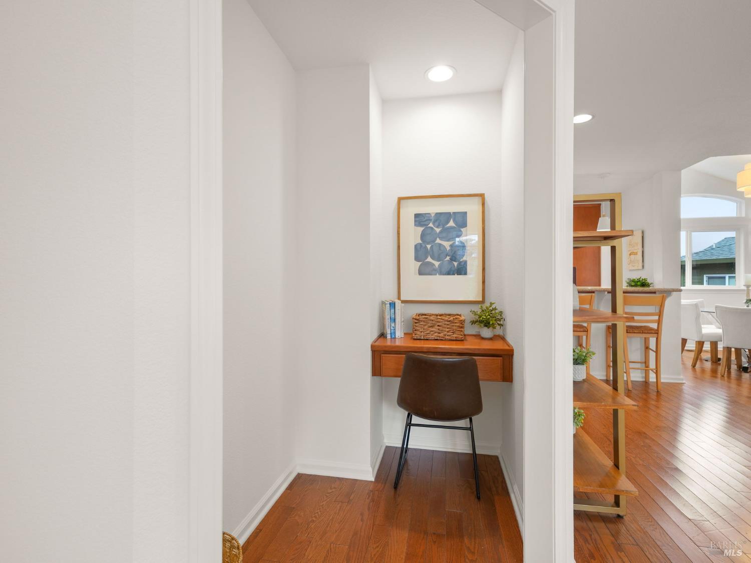 Detail Gallery Image 17 of 46 For 15 Cherry Hill Ln, Novato,  CA 94945 - 3 Beds | 2/1 Baths