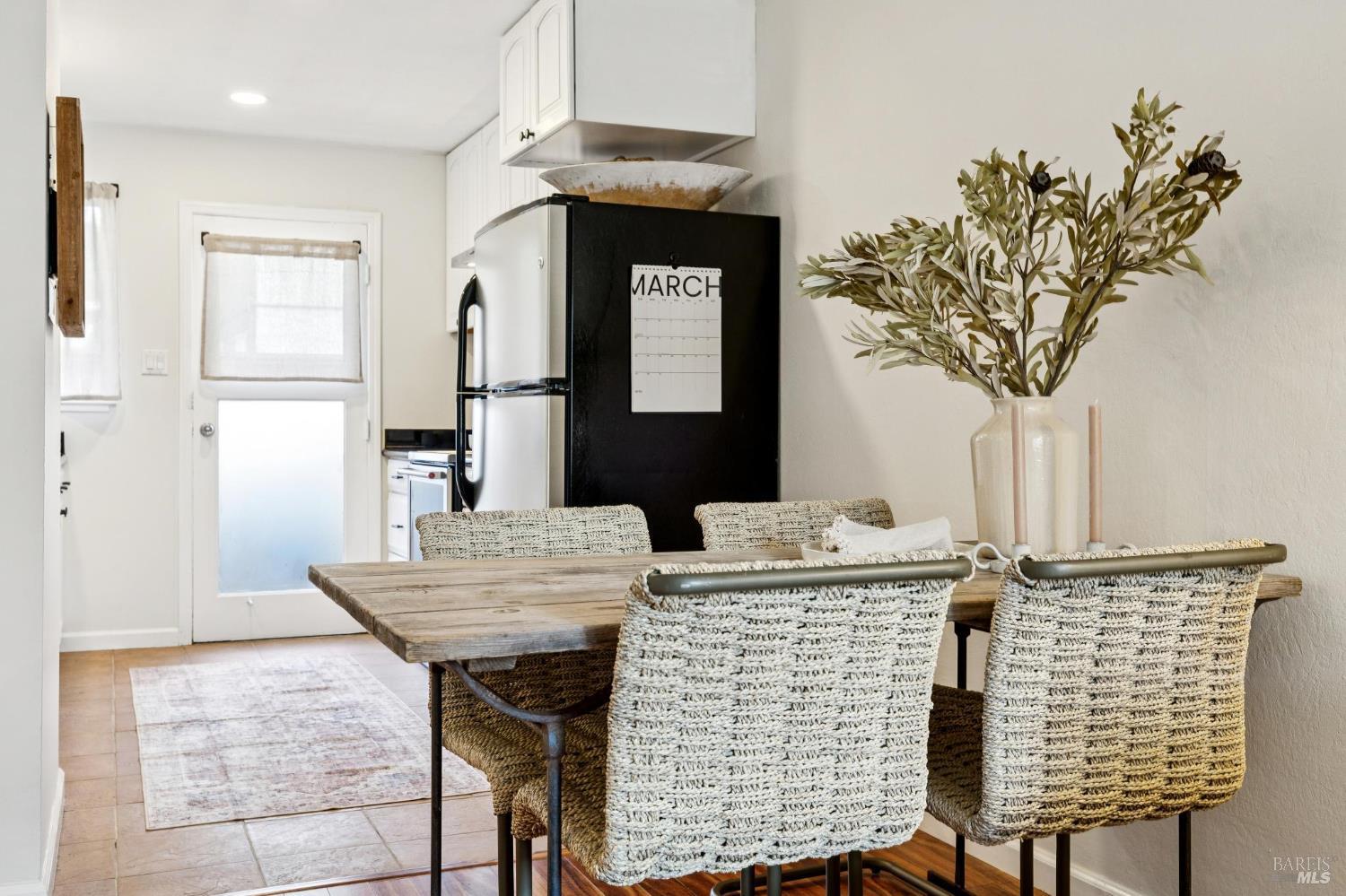 Detail Gallery Image 7 of 31 For 61 Pixley Ave #2,  Corte Madera,  CA 94925 - 2 Beds | 1 Baths