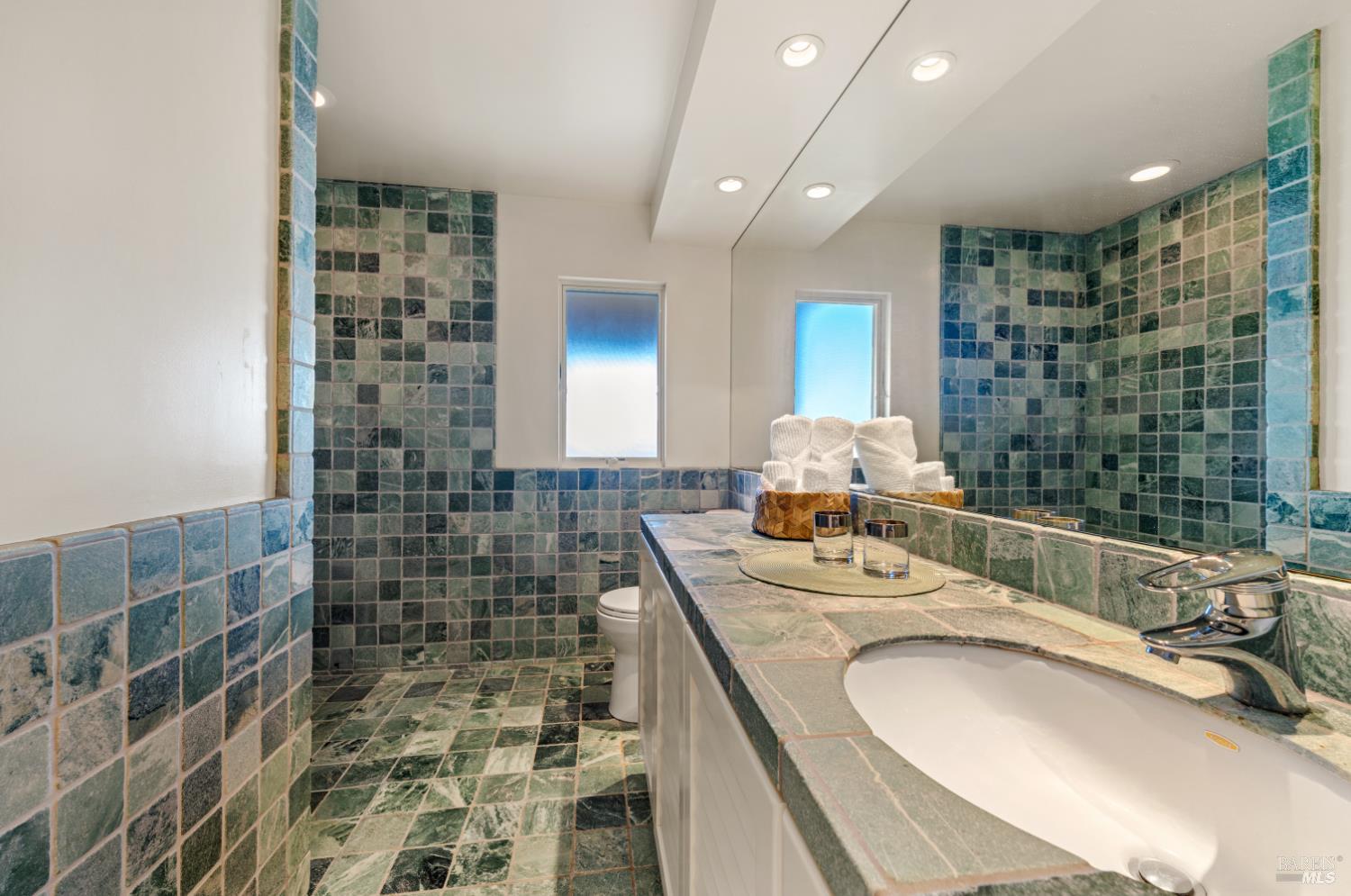 Detail Gallery Image 26 of 47 For 266 Bayview Ave, Belvedere,  CA 94920 - 5 Beds | 3/1 Baths