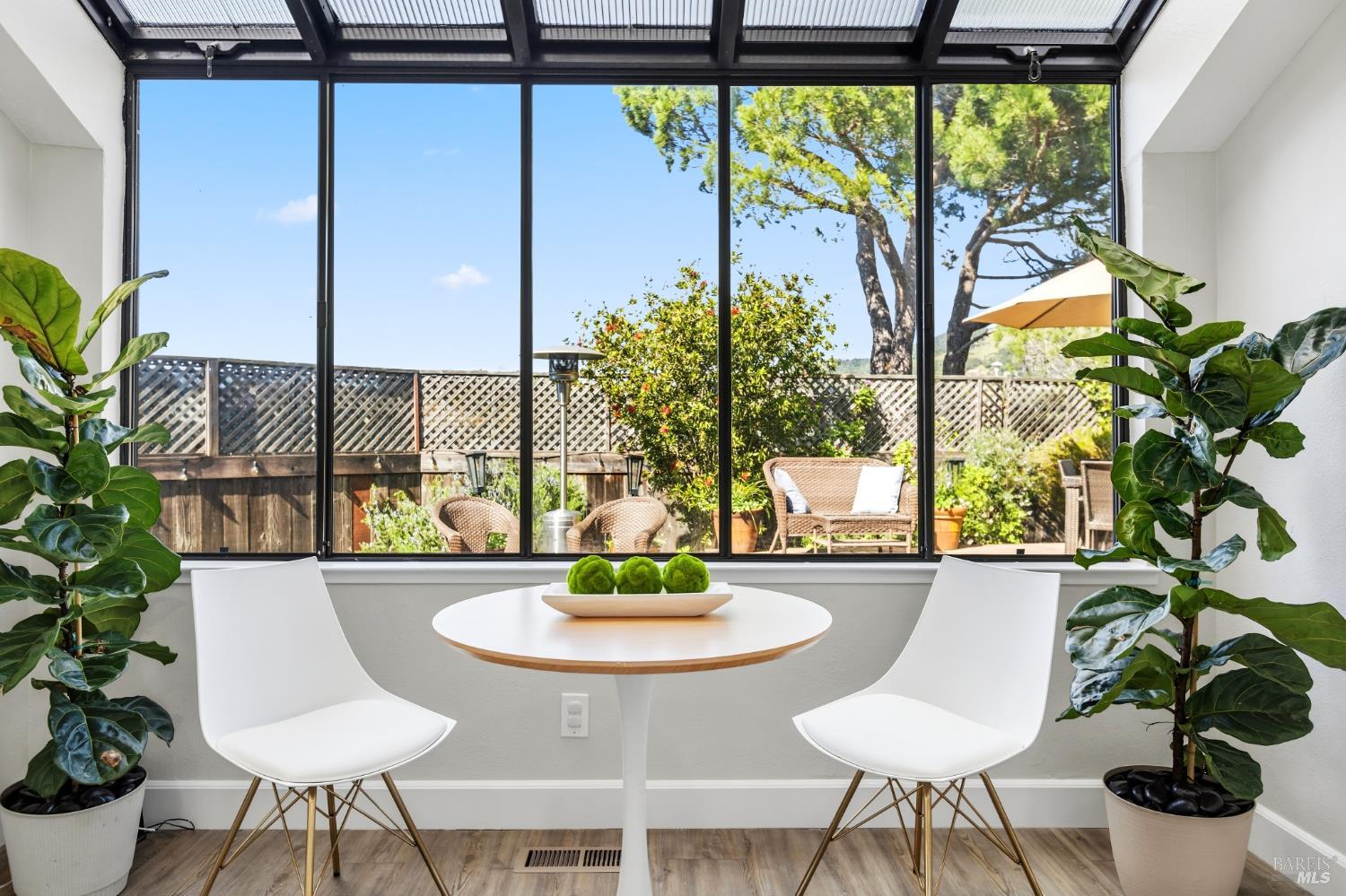 Detail Gallery Image 7 of 28 For 14 Portsmouth Cv, San Rafael,  CA 94901 - 3 Beds | 2/1 Baths