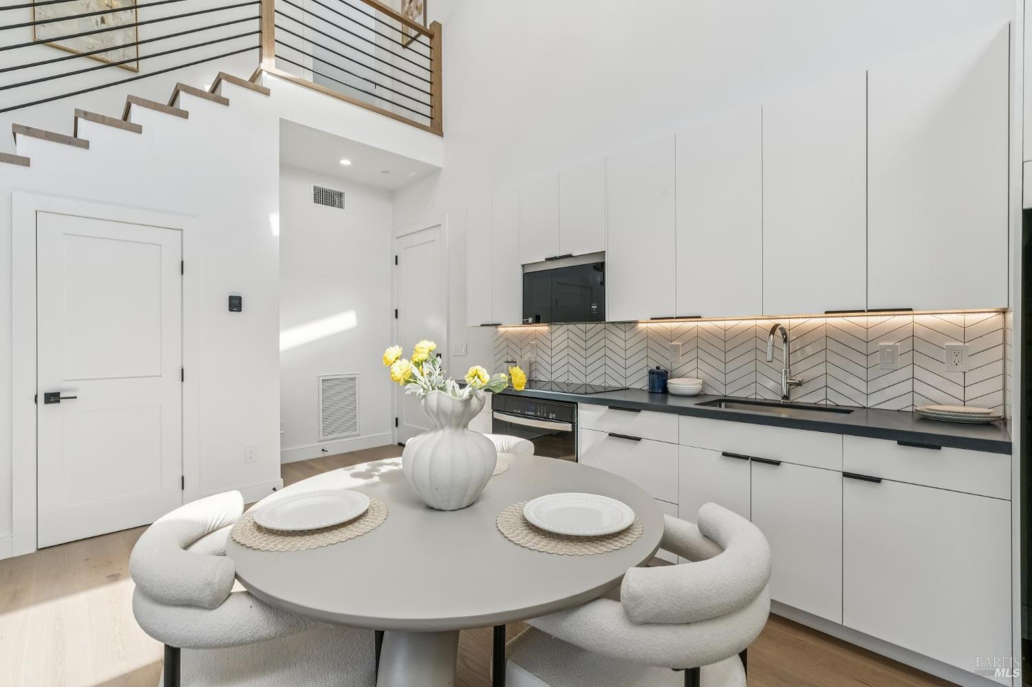 Detail Gallery Image 68 of 81 For 39 Strawberry Cir, Mill Valley,  CA 94941 - 4 Beds | 4 Baths