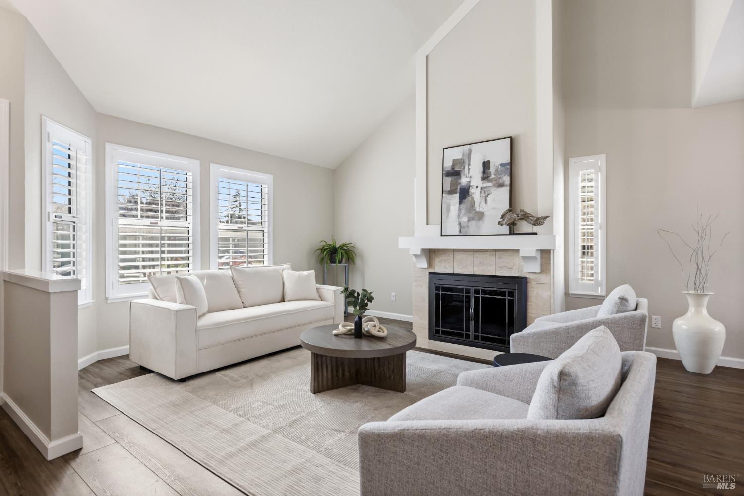 Detail Gallery Image 5 of 28 For 14 Portsmouth Cv, San Rafael,  CA 94901 - 3 Beds | 2/1 Baths