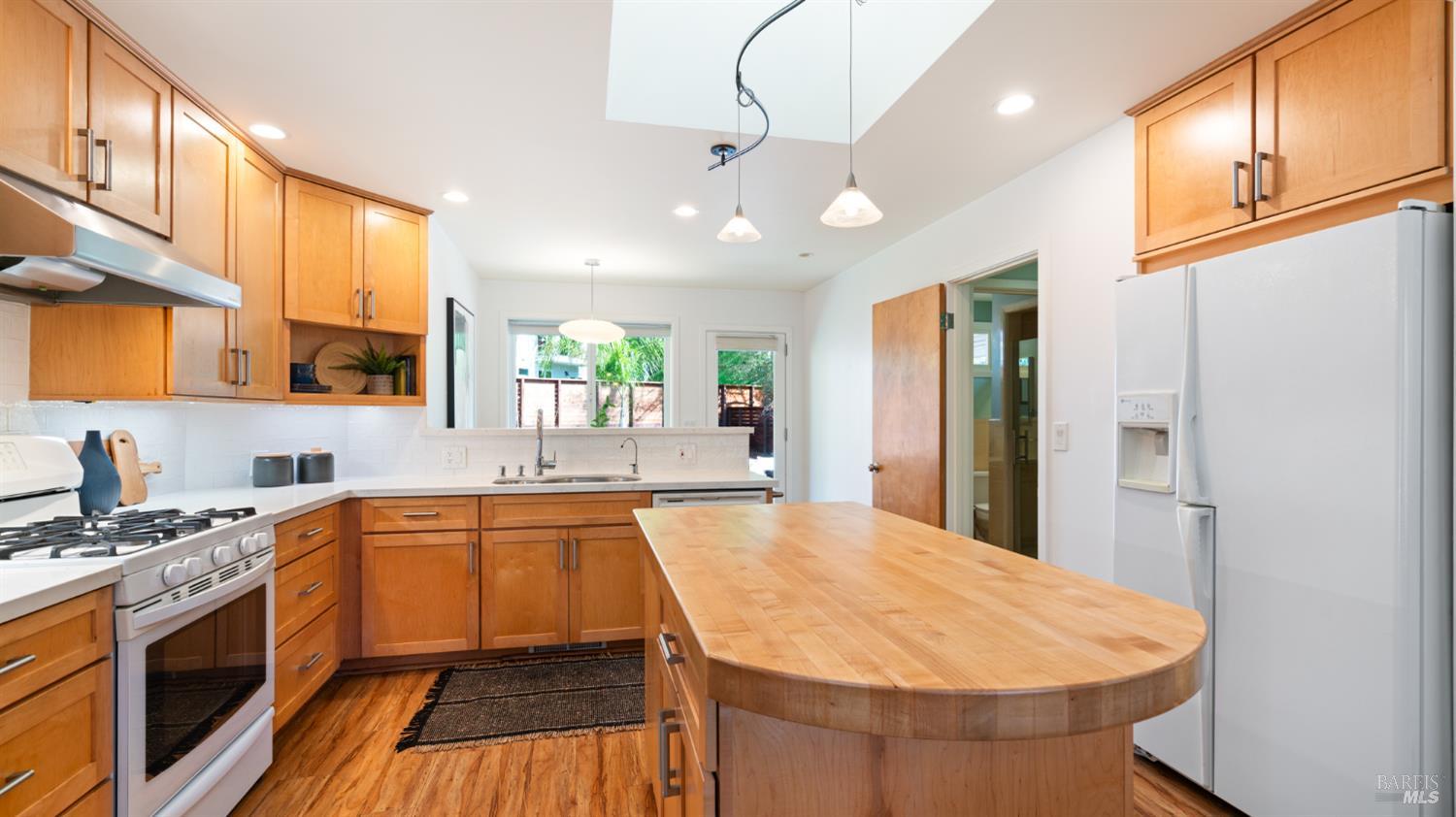 Detail Gallery Image 13 of 51 For 118 Marinda Dr, Fairfax,  CA 94930 - 3 Beds | 2 Baths