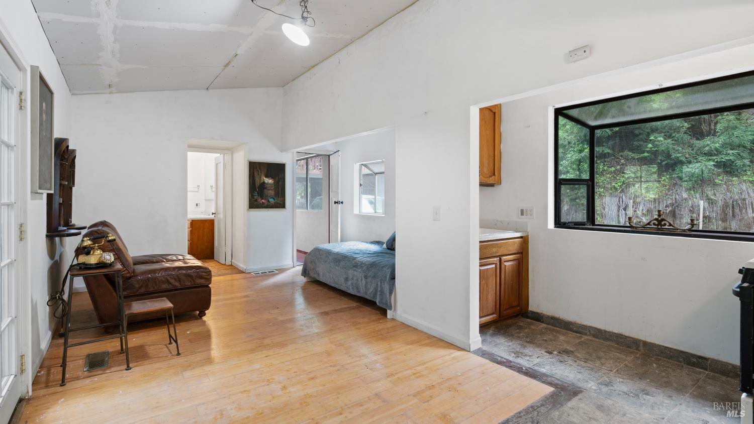 Detail Gallery Image 26 of 90 For 7456 Sir Francis Drake Blvd, Lagunitas,  CA 94938 - 4 Beds | 5 Baths