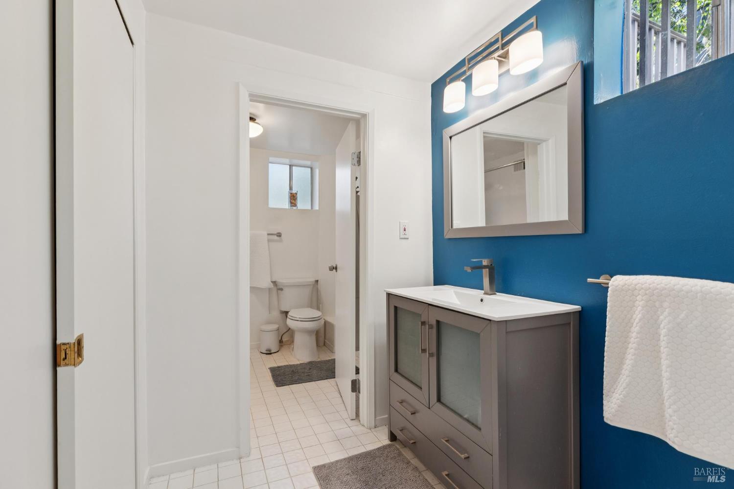 Detail Gallery Image 17 of 29 For 569 Sequoia Dr, San Anselmo,  CA 94960 - 2 Beds | 1 Baths