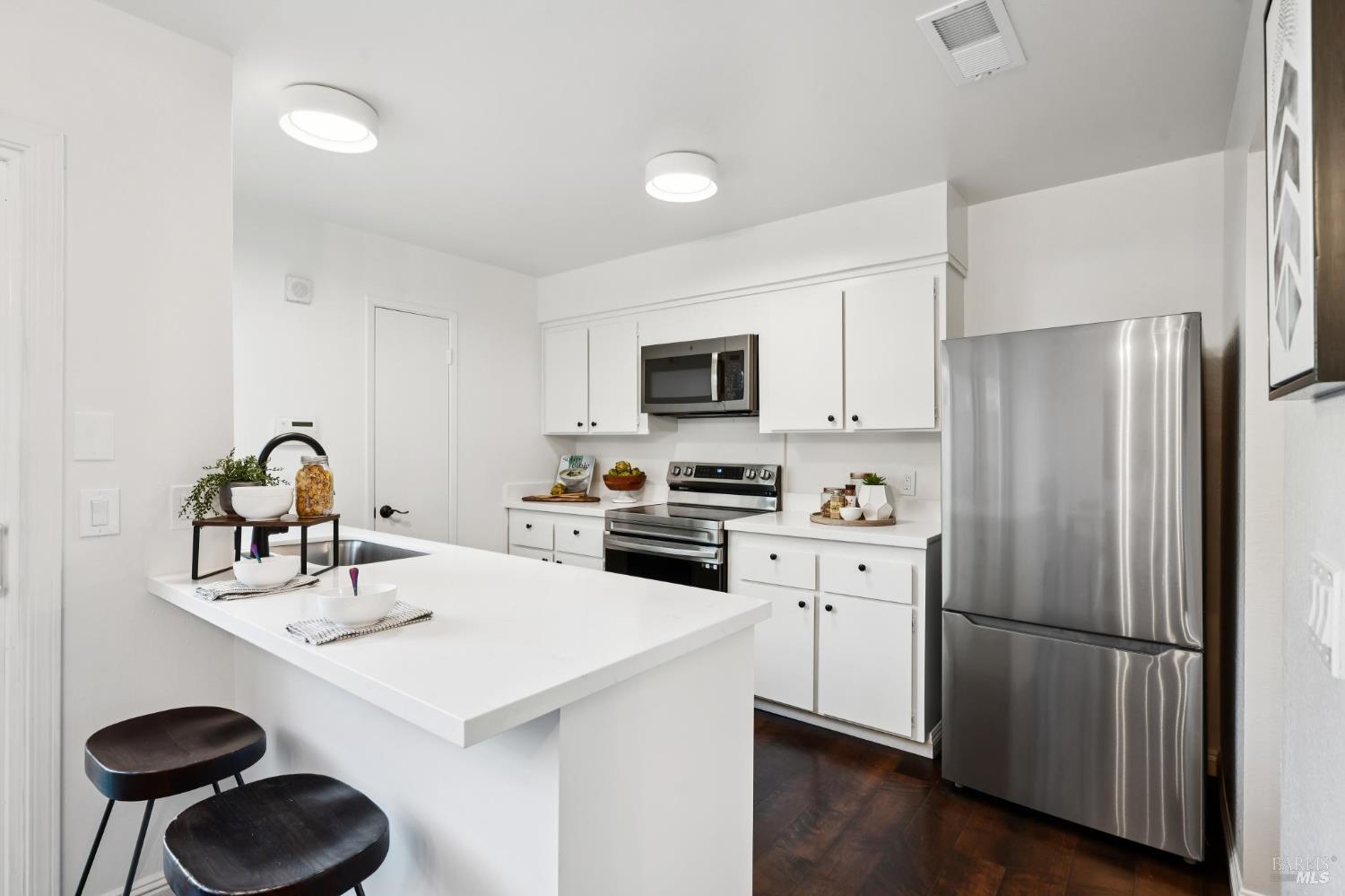 Detail Gallery Image 8 of 38 For 118 Oliva Ct #C,  Novato,  CA 94947 - 2 Beds | 1/1 Baths