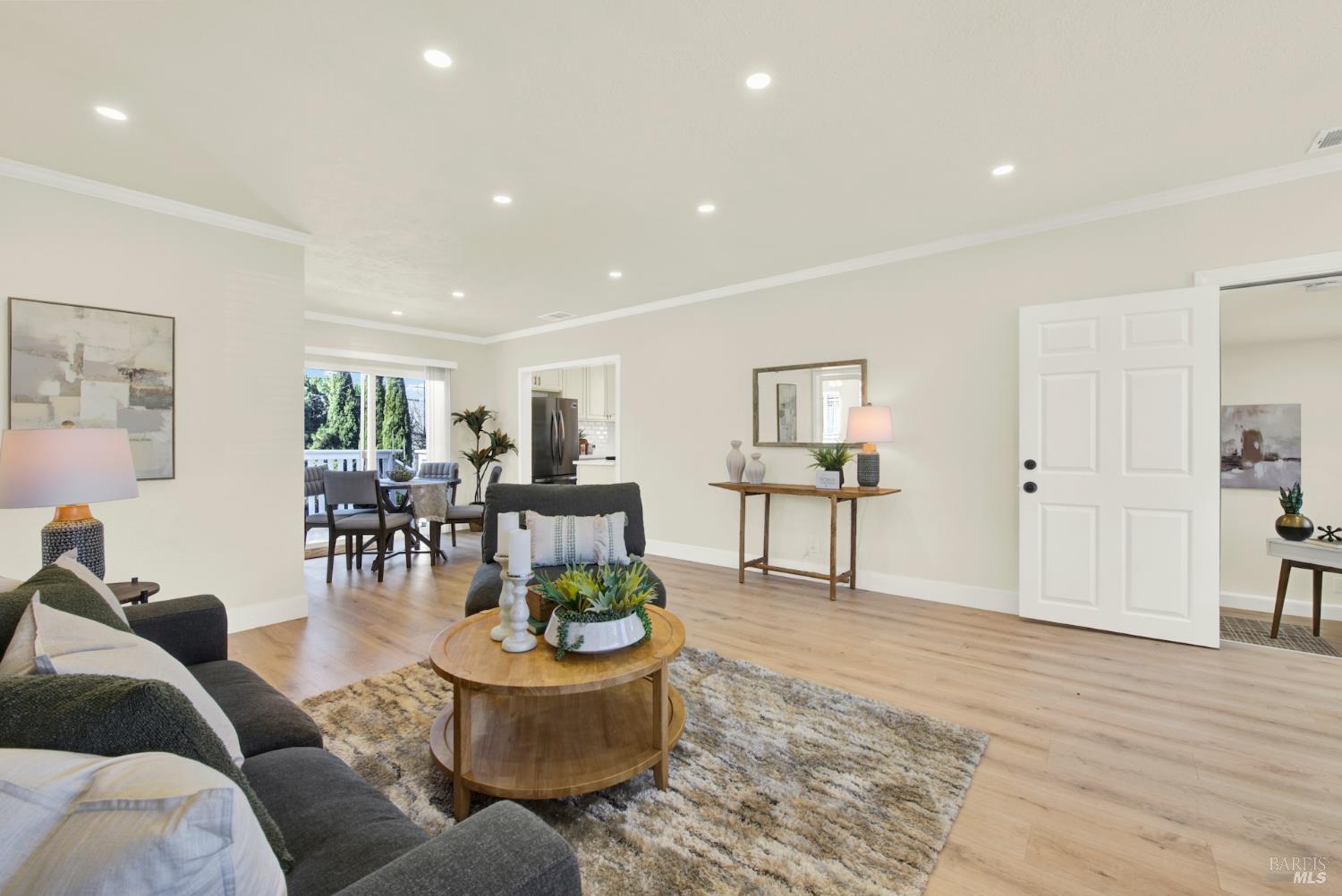 Detail Gallery Image 11 of 65 For 225 Gary Cir, Vallejo,  CA 94591 - 3 Beds | 1 Baths