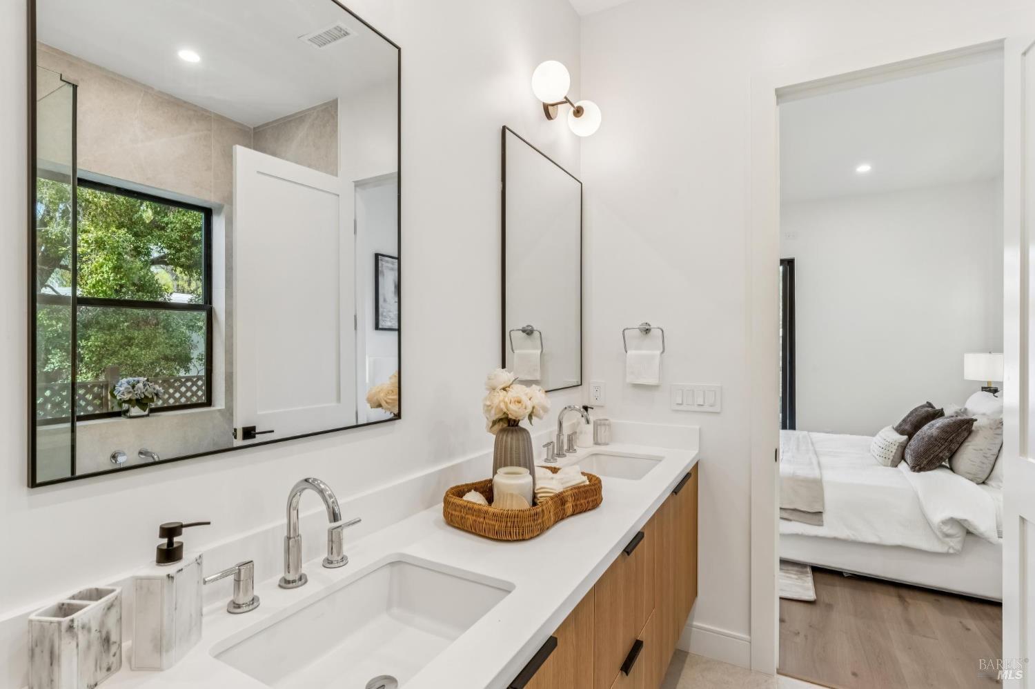 Detail Gallery Image 36 of 81 For 39 Strawberry Cir, Mill Valley,  CA 94941 - 4 Beds | 4 Baths