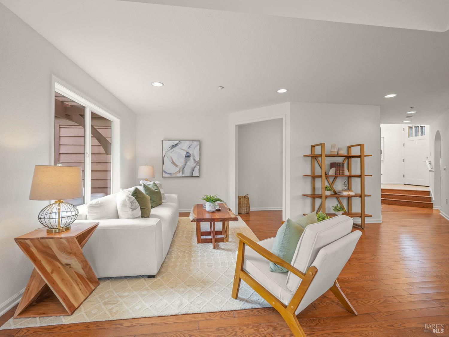 Detail Gallery Image 13 of 46 For 15 Cherry Hill Ln, Novato,  CA 94945 - 3 Beds | 2/1 Baths