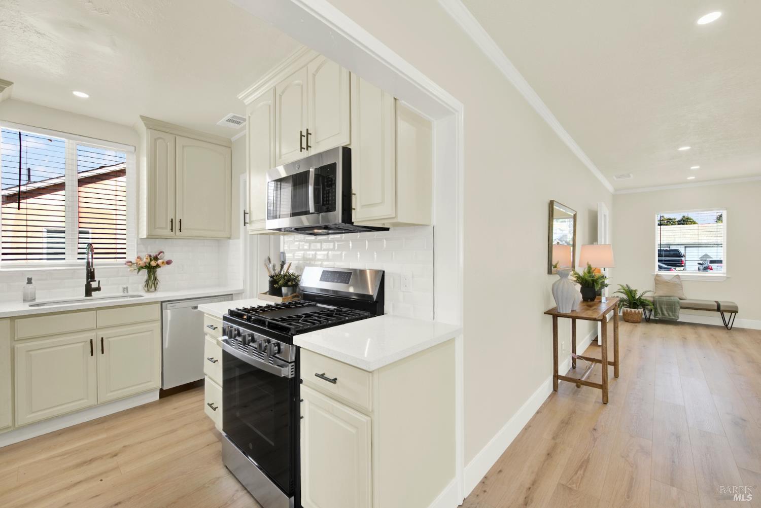 Detail Gallery Image 21 of 65 For 225 Gary Cir, Vallejo,  CA 94591 - 3 Beds | 1 Baths