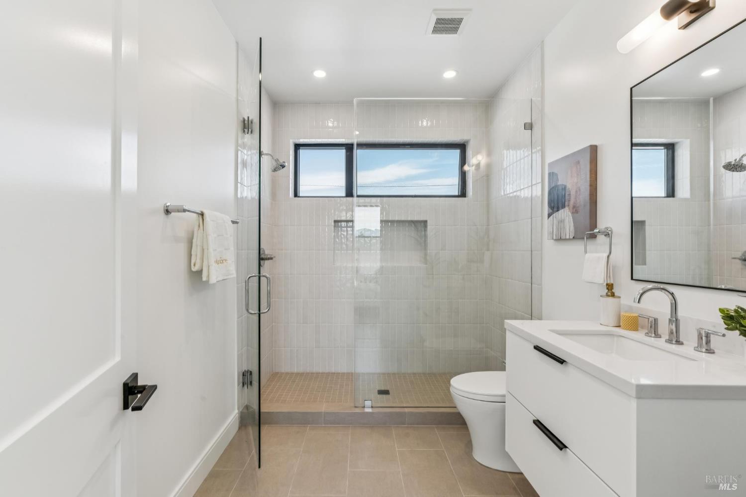 Detail Gallery Image 64 of 81 For 39 Strawberry Cir, Mill Valley,  CA 94941 - 4 Beds | 4 Baths