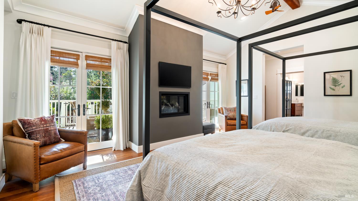 Detail Gallery Image 13 of 30 For 699 Grove St, Healdsburg,  CA 95448 - 4 Beds | 3 Baths