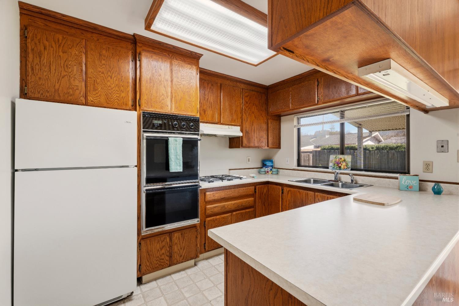 Detail Gallery Image 9 of 26 For 265 Oak Manor Dr, Ukiah,  CA 95482 - 3 Beds | 1/1 Baths