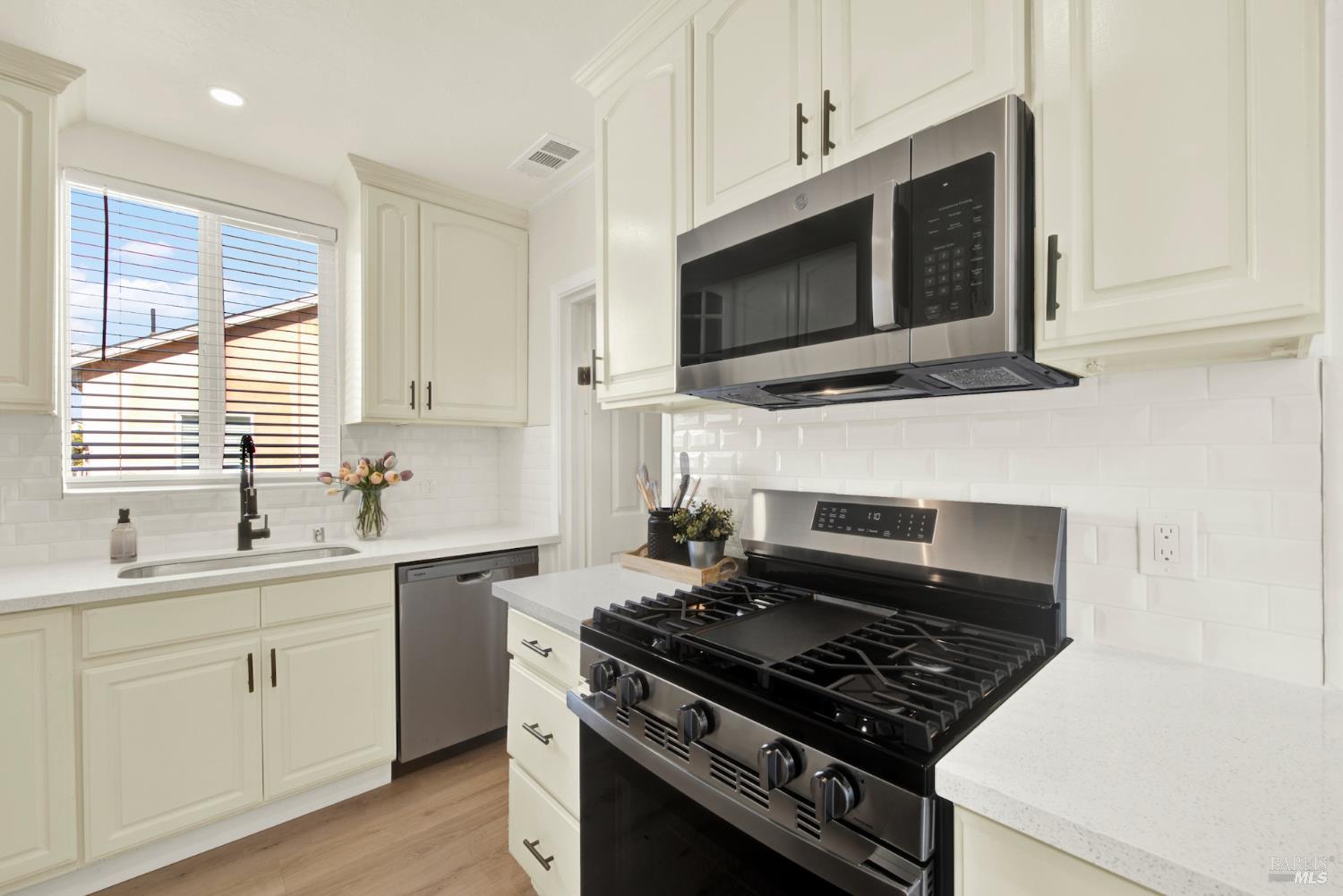 Detail Gallery Image 22 of 65 For 225 Gary Cir, Vallejo,  CA 94591 - 3 Beds | 1 Baths
