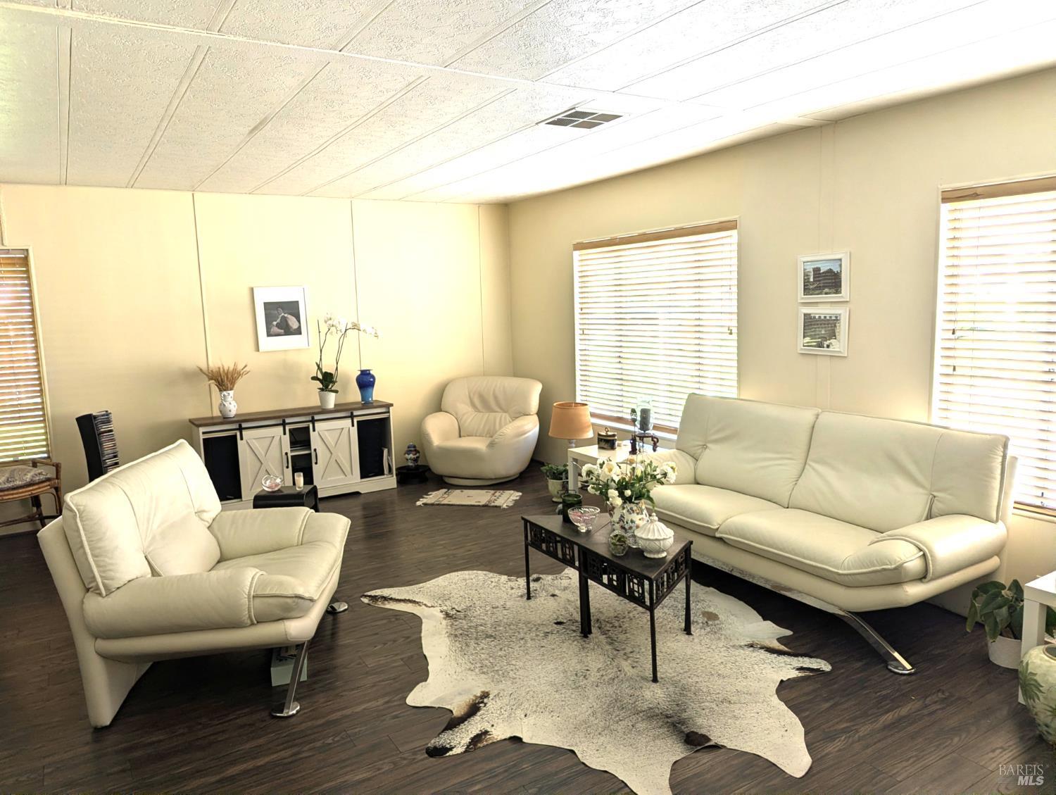 Detail Gallery Image 4 of 33 For 8 Camellia Dr, Calistoga,  CA 94515 - 2 Beds | 2 Baths