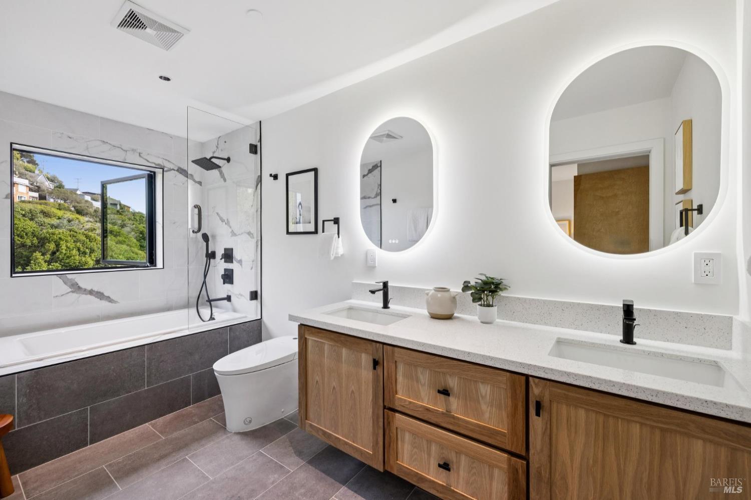 Detail Gallery Image 22 of 37 For 448 Sausalito Blvd, Sausalito,  CA 94965 - 2 Beds | 2 Baths