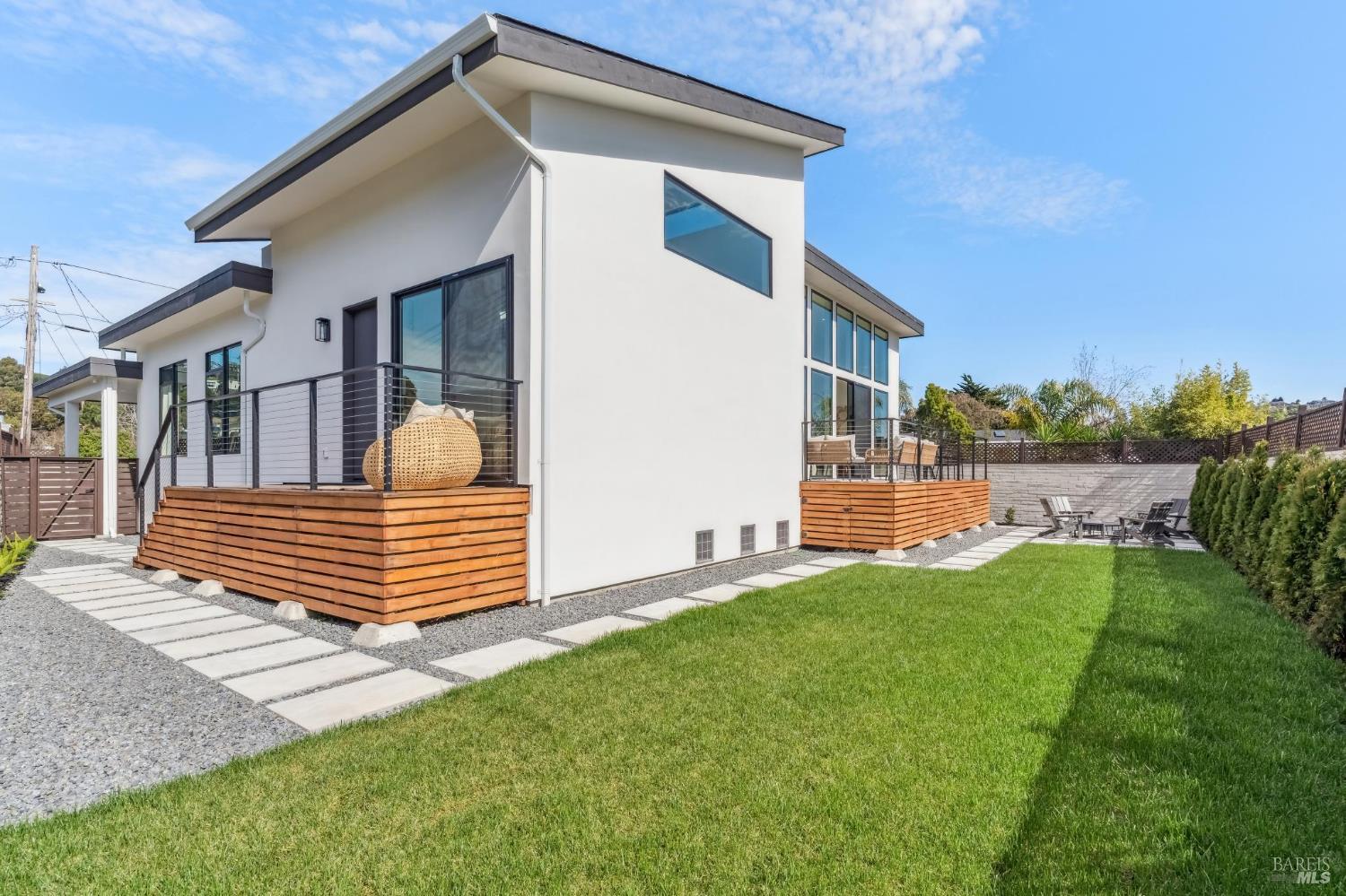 Detail Gallery Image 55 of 81 For 39 Strawberry Cir, Mill Valley,  CA 94941 - 4 Beds | 4 Baths