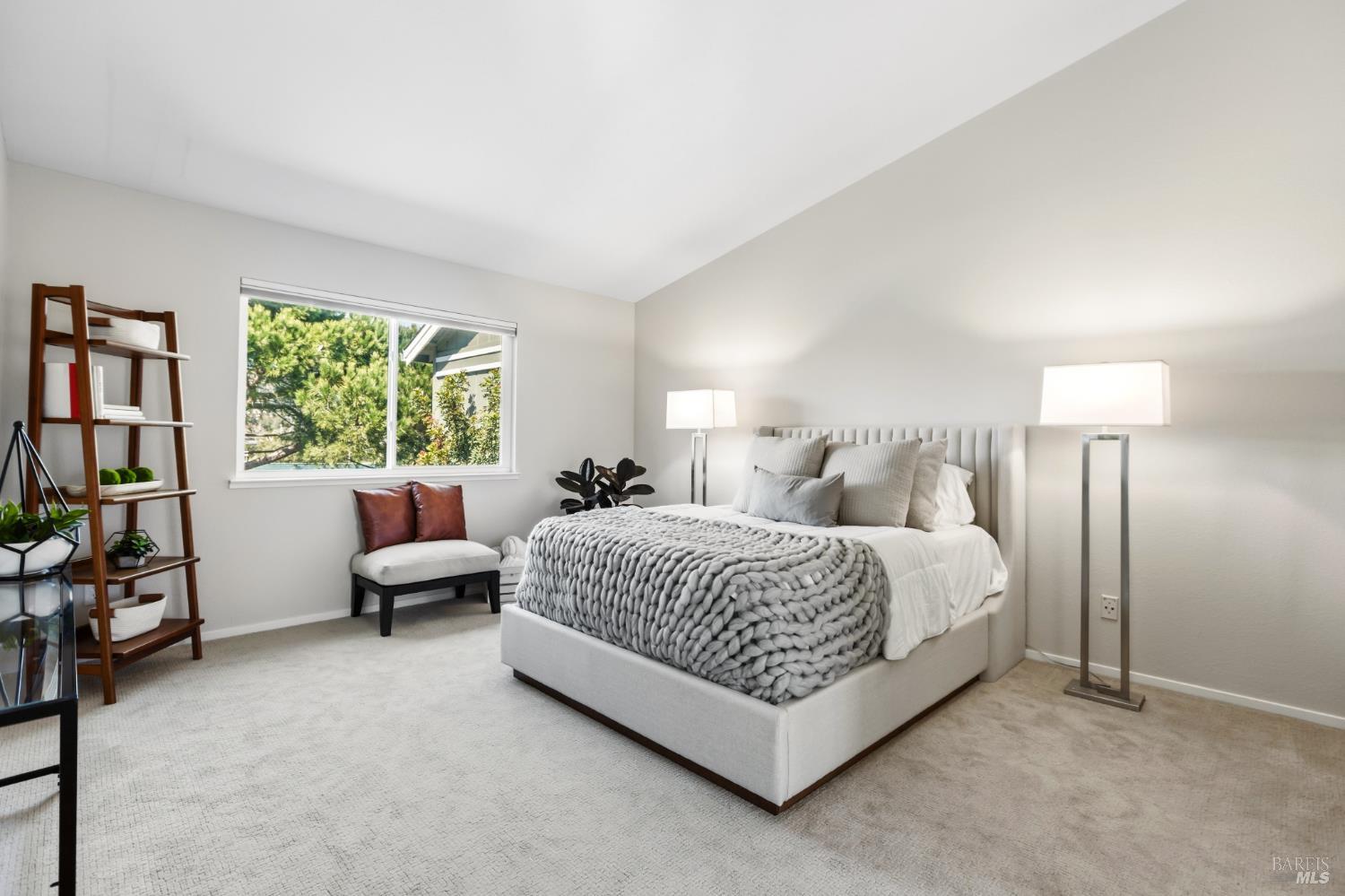 Detail Gallery Image 19 of 28 For 14 Portsmouth Cv, San Rafael,  CA 94901 - 3 Beds | 2/1 Baths