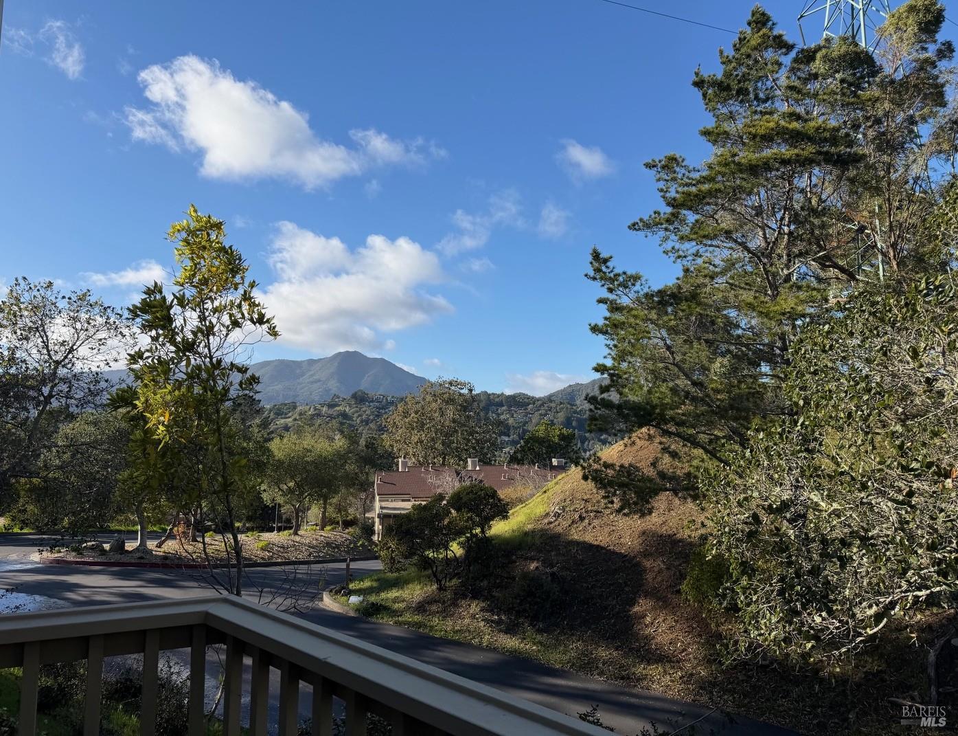 Detail Gallery Image 6 of 36 For 3 Fielding Cir, Mill Valley,  CA 94941 - 2 Beds | 2 Baths