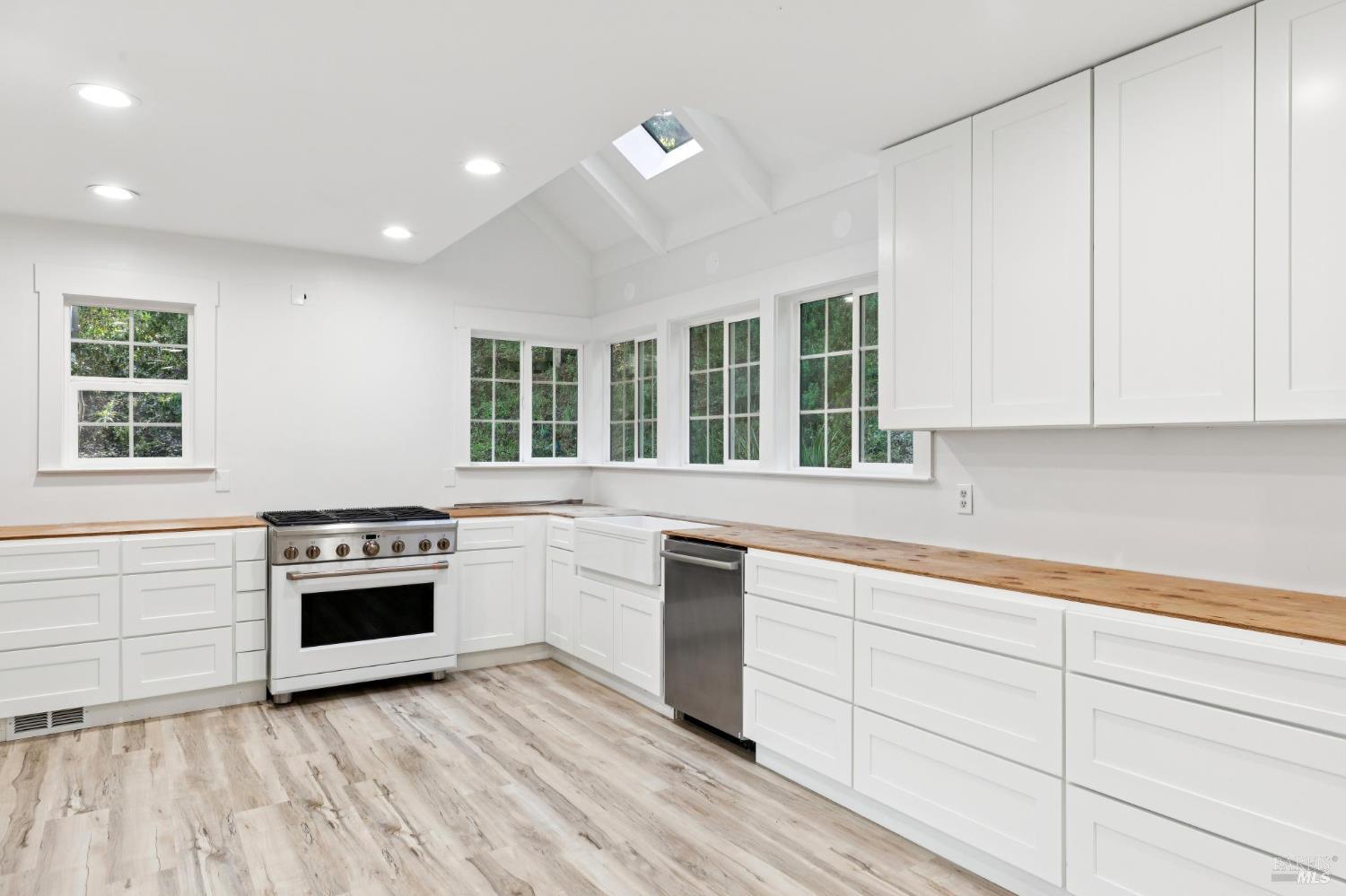 Detail Gallery Image 14 of 52 For 31 via Los Altos Unkn, Tiburon,  CA 94920 - 4 Beds | 3/1 Baths