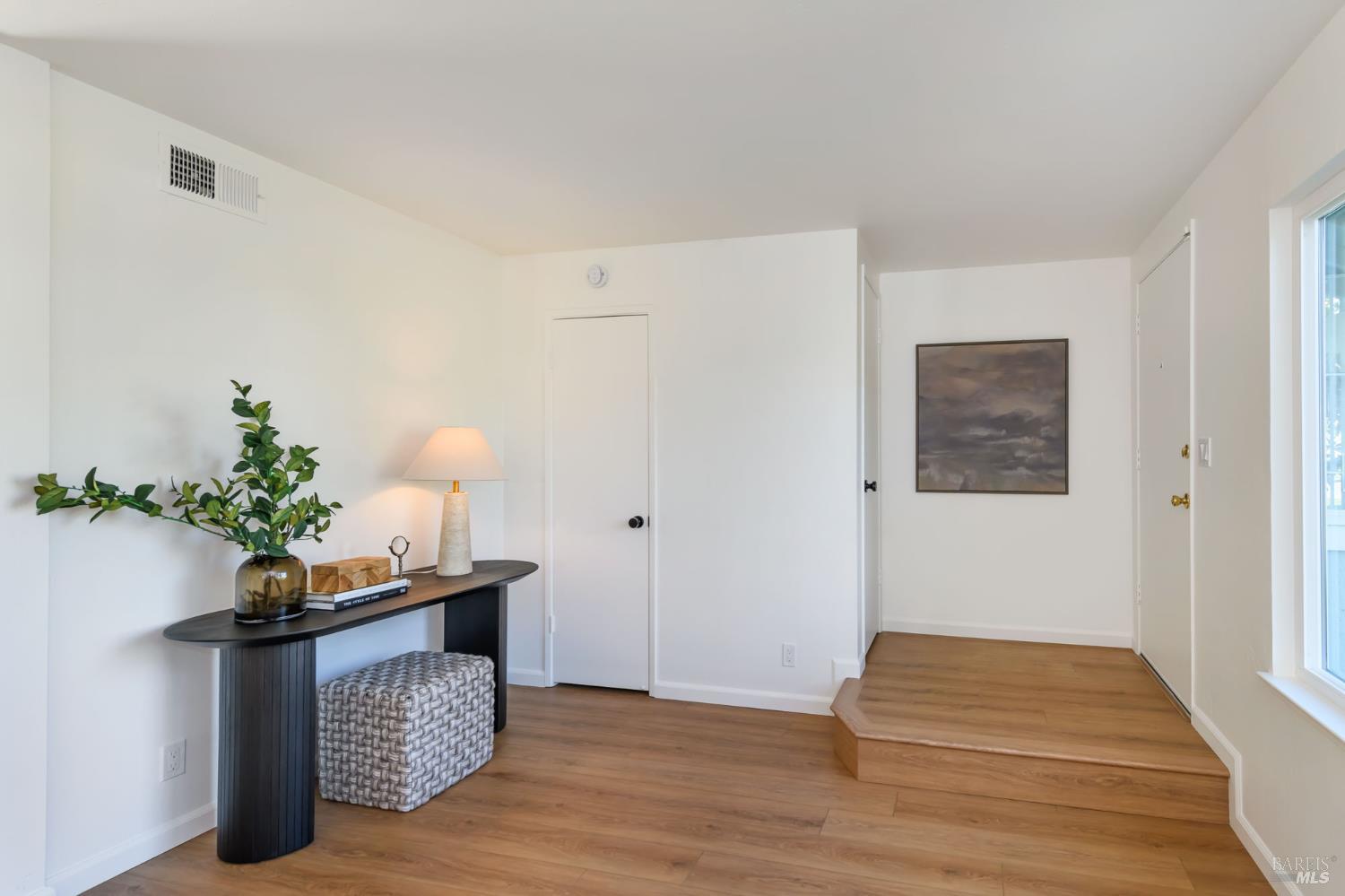 Detail Gallery Image 4 of 23 For 314 Capetown Ct, Novato,  CA 94947 - 3 Beds | 1/1 Baths