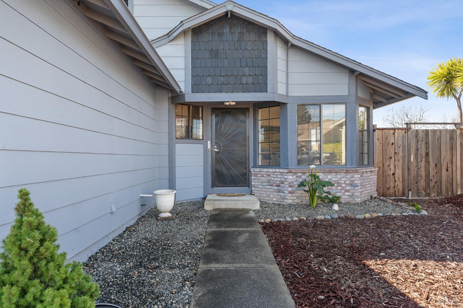 Detail Gallery Image 3 of 40 For 181 Crowsnest Ct, Vallejo,  CA 94591 - 3 Beds | 2 Baths