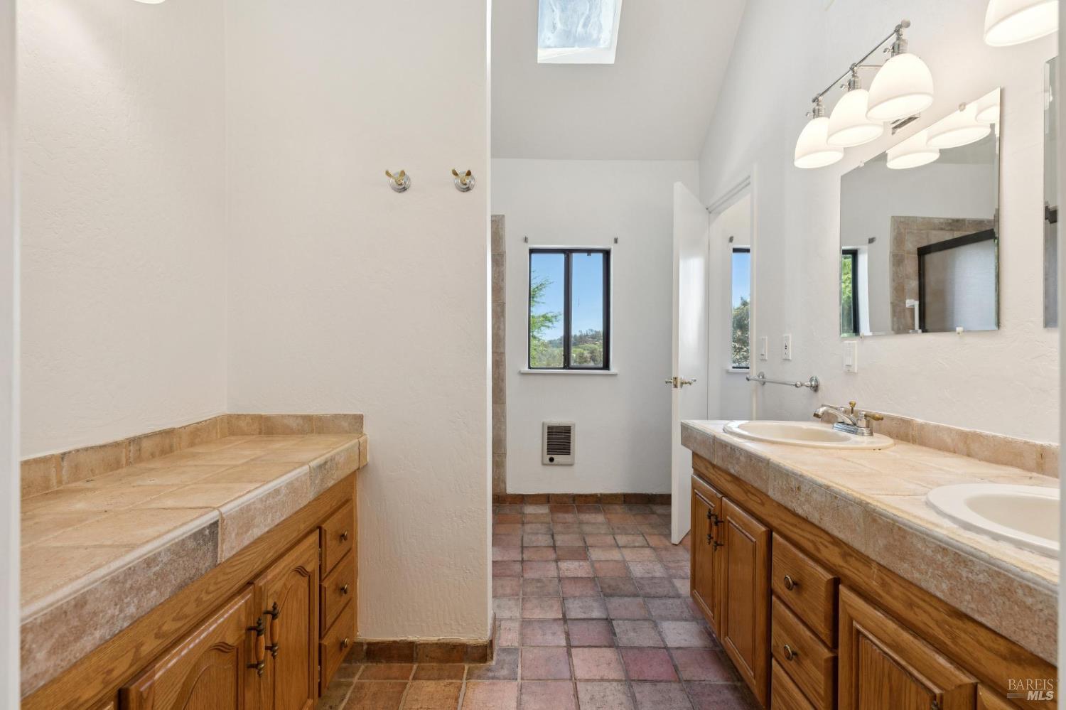 Detail Gallery Image 25 of 52 For 31 via Los Altos Unkn, Tiburon,  CA 94920 - 4 Beds | 3/1 Baths