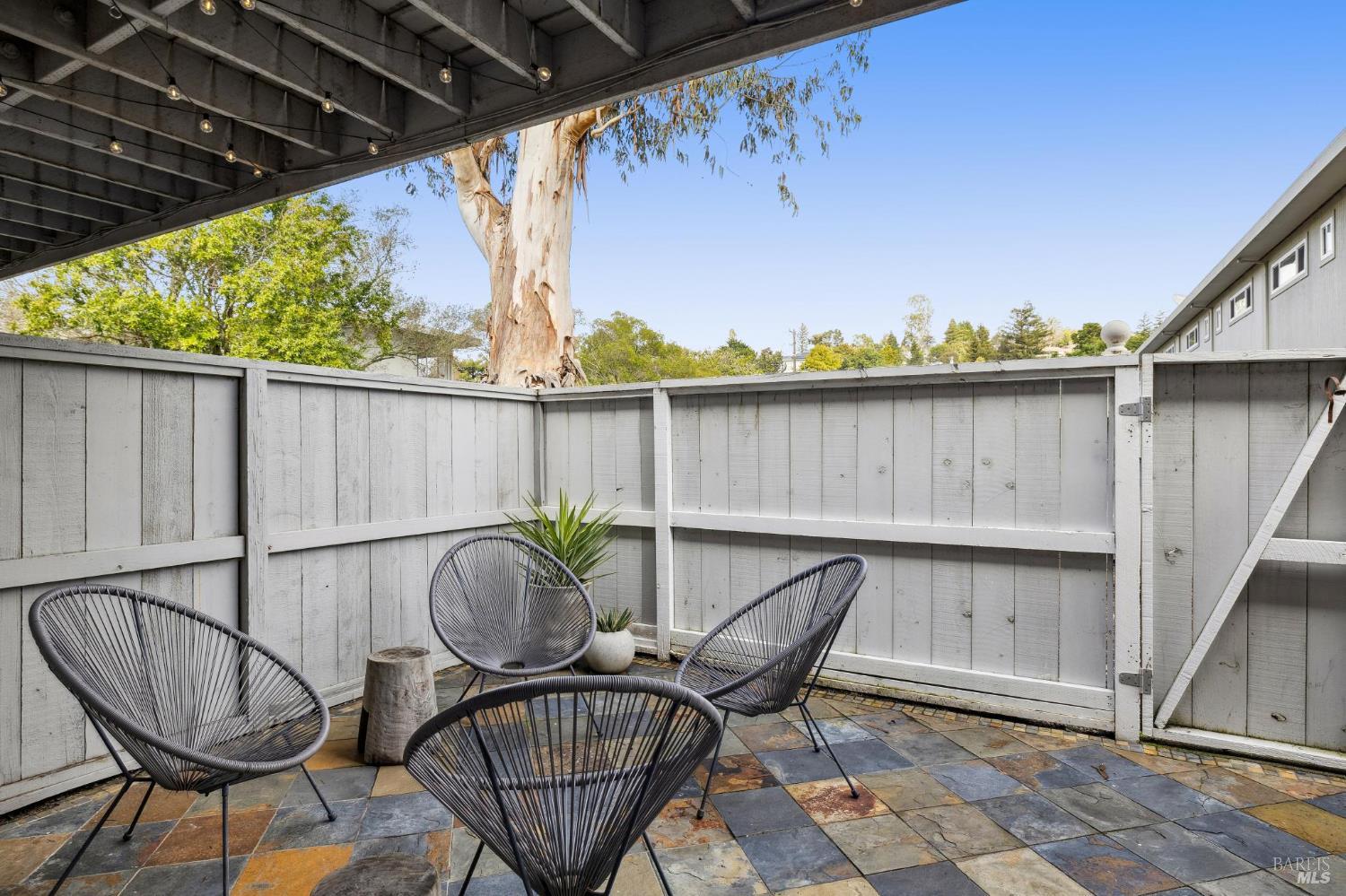 Detail Gallery Image 18 of 31 For 61 Pixley Ave #2,  Corte Madera,  CA 94925 - 2 Beds | 1 Baths