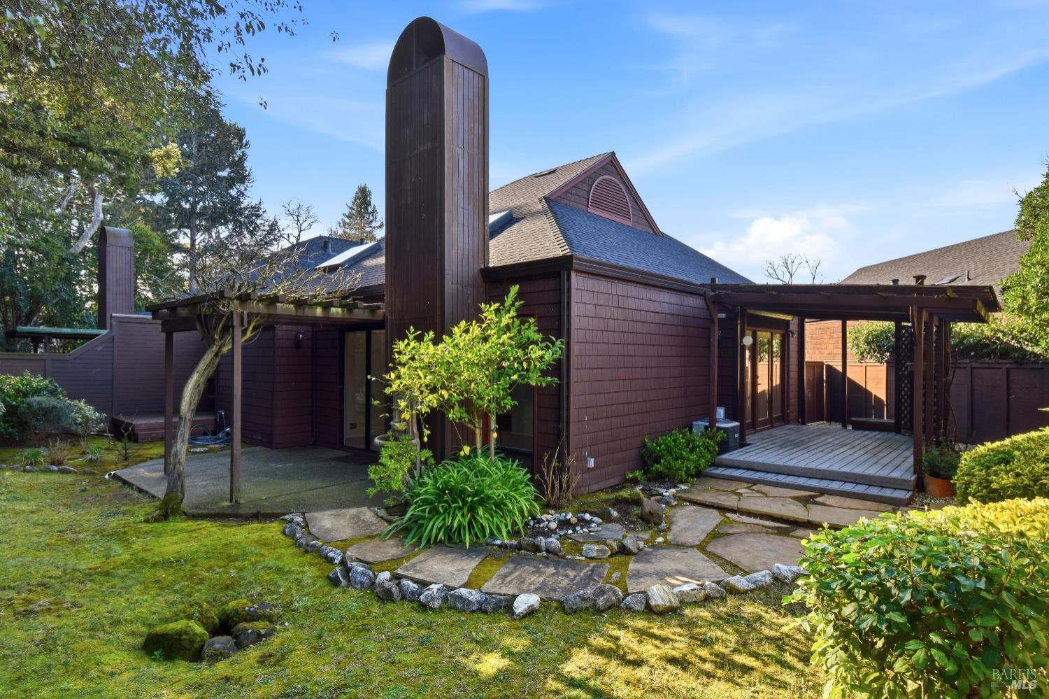 Detail Gallery Image 4 of 28 For 1320 North St #7,  Santa Rosa,  CA 95404 - 2 Beds | 2 Baths