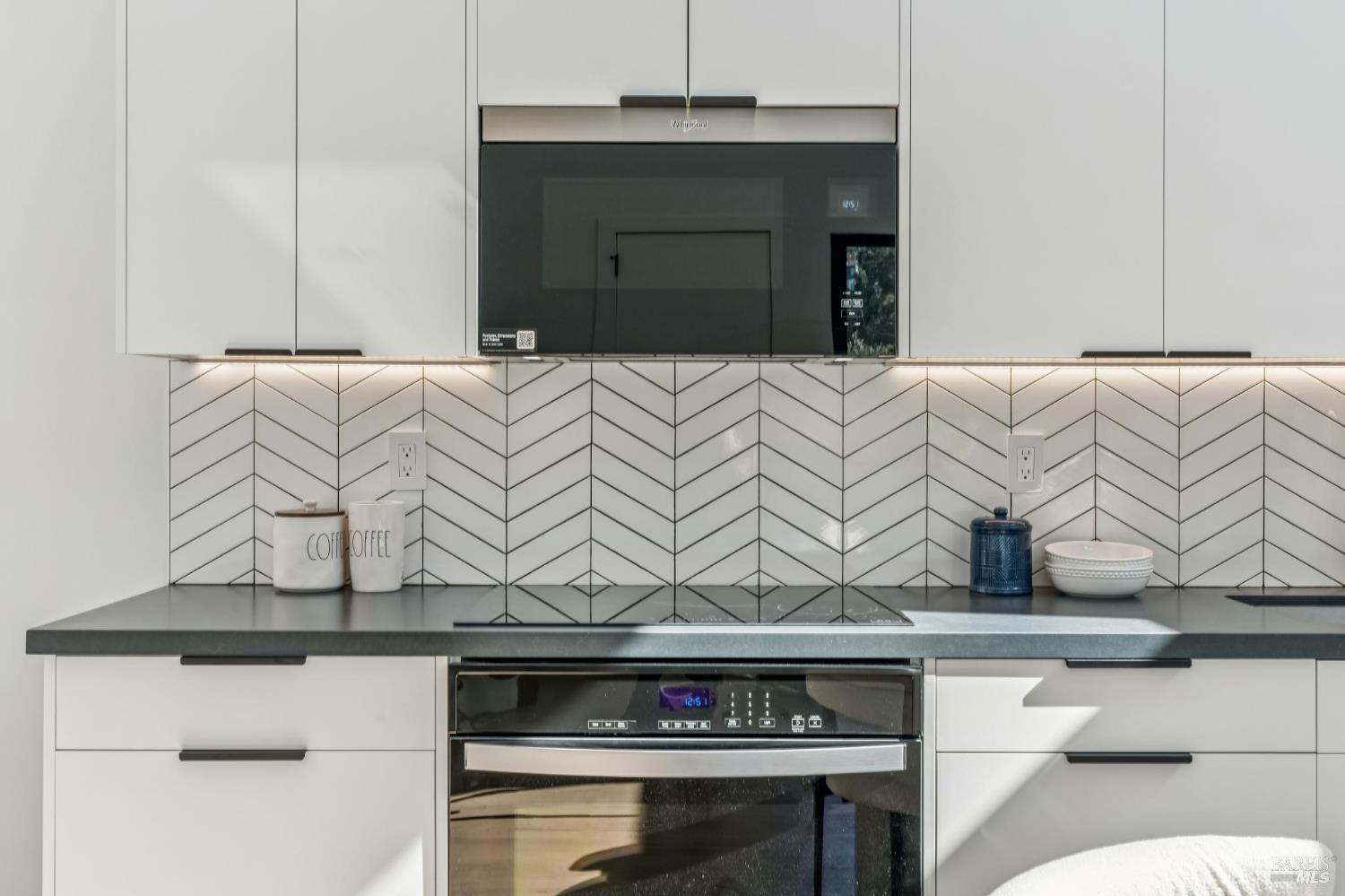 Detail Gallery Image 70 of 81 For 39 Strawberry Cir, Mill Valley,  CA 94941 - 4 Beds | 4 Baths