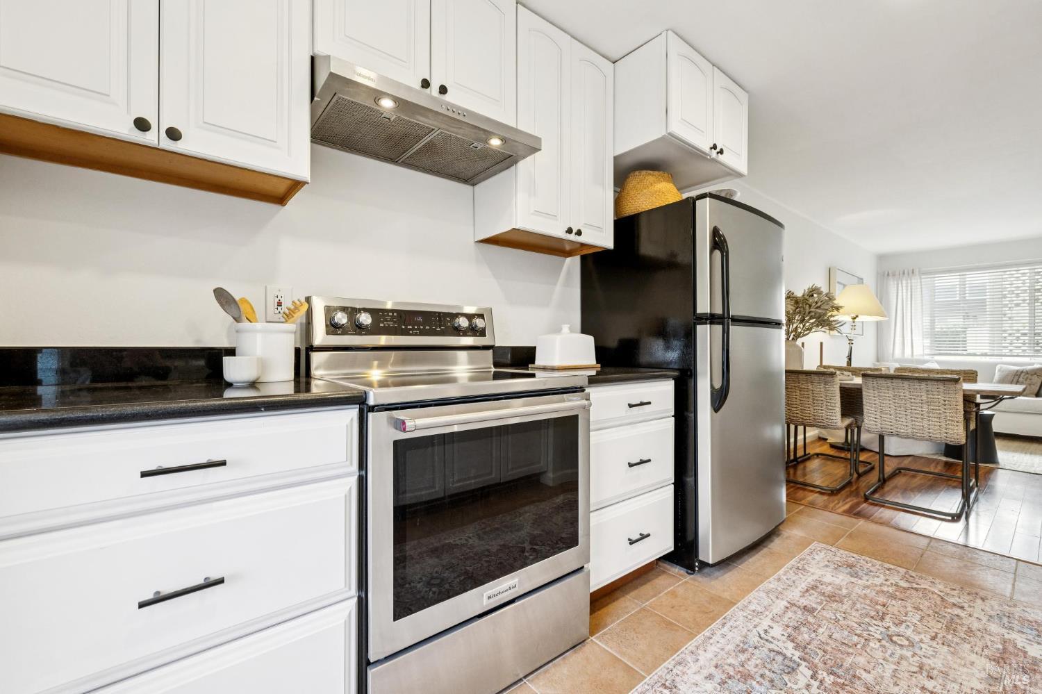 Detail Gallery Image 8 of 31 For 61 Pixley Ave #2,  Corte Madera,  CA 94925 - 2 Beds | 1 Baths