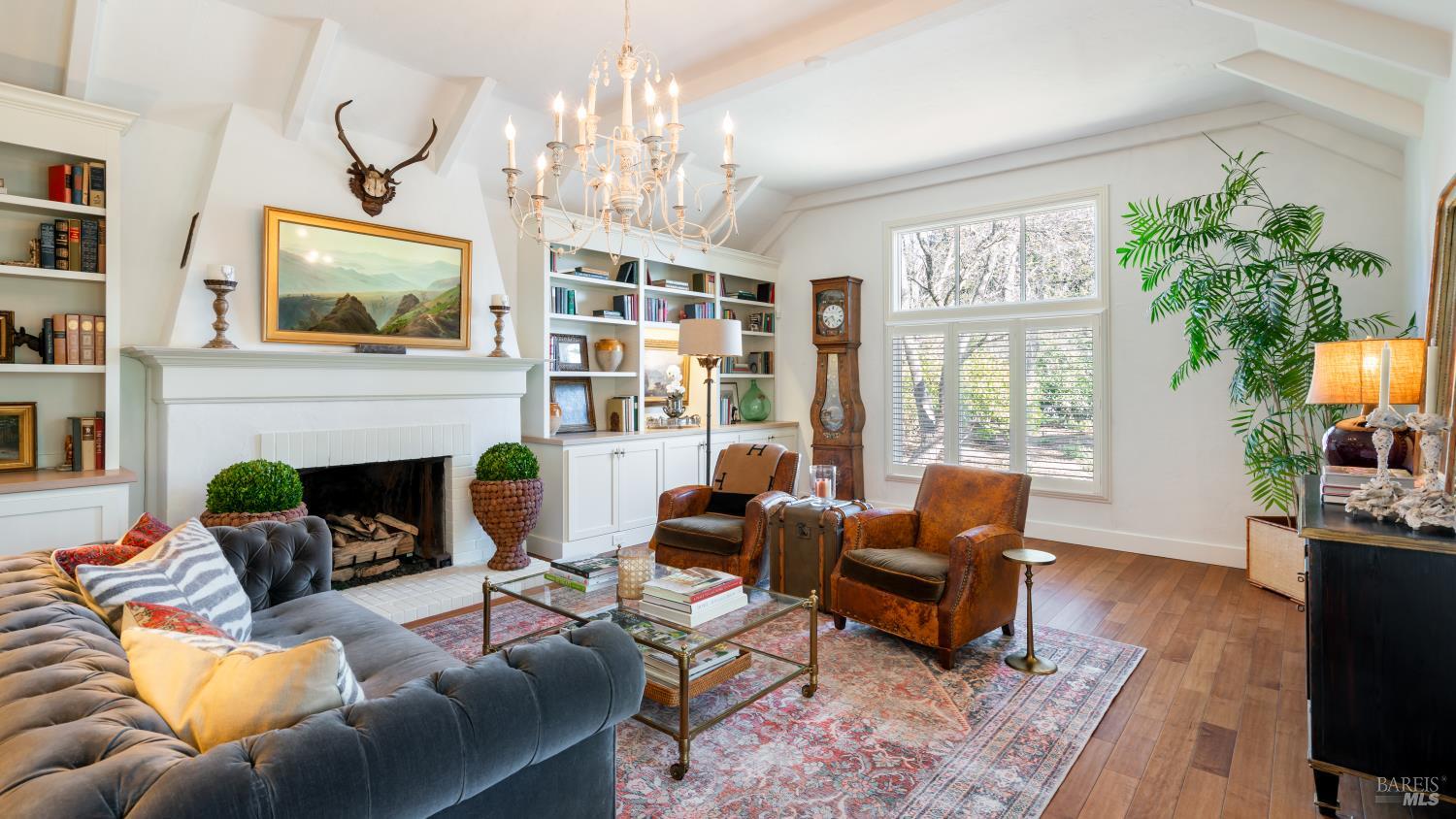 Detail Gallery Image 4 of 30 For 699 Grove St, Healdsburg,  CA 95448 - 4 Beds | 3 Baths