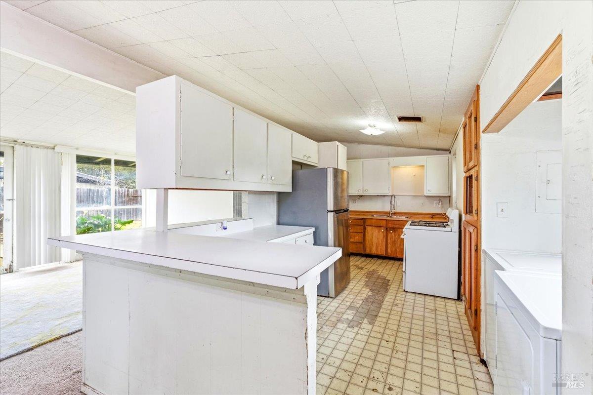 Detail Gallery Image 15 of 27 For 1121 Ferris Dr, Novato,  CA 94945 - 3 Beds | 2 Baths