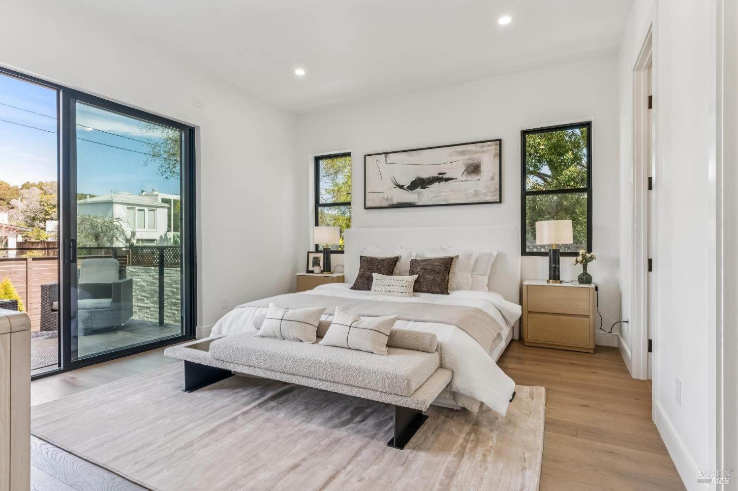 Detail Gallery Image 32 of 81 For 39 Strawberry Cir, Mill Valley,  CA 94941 - 4 Beds | 4 Baths