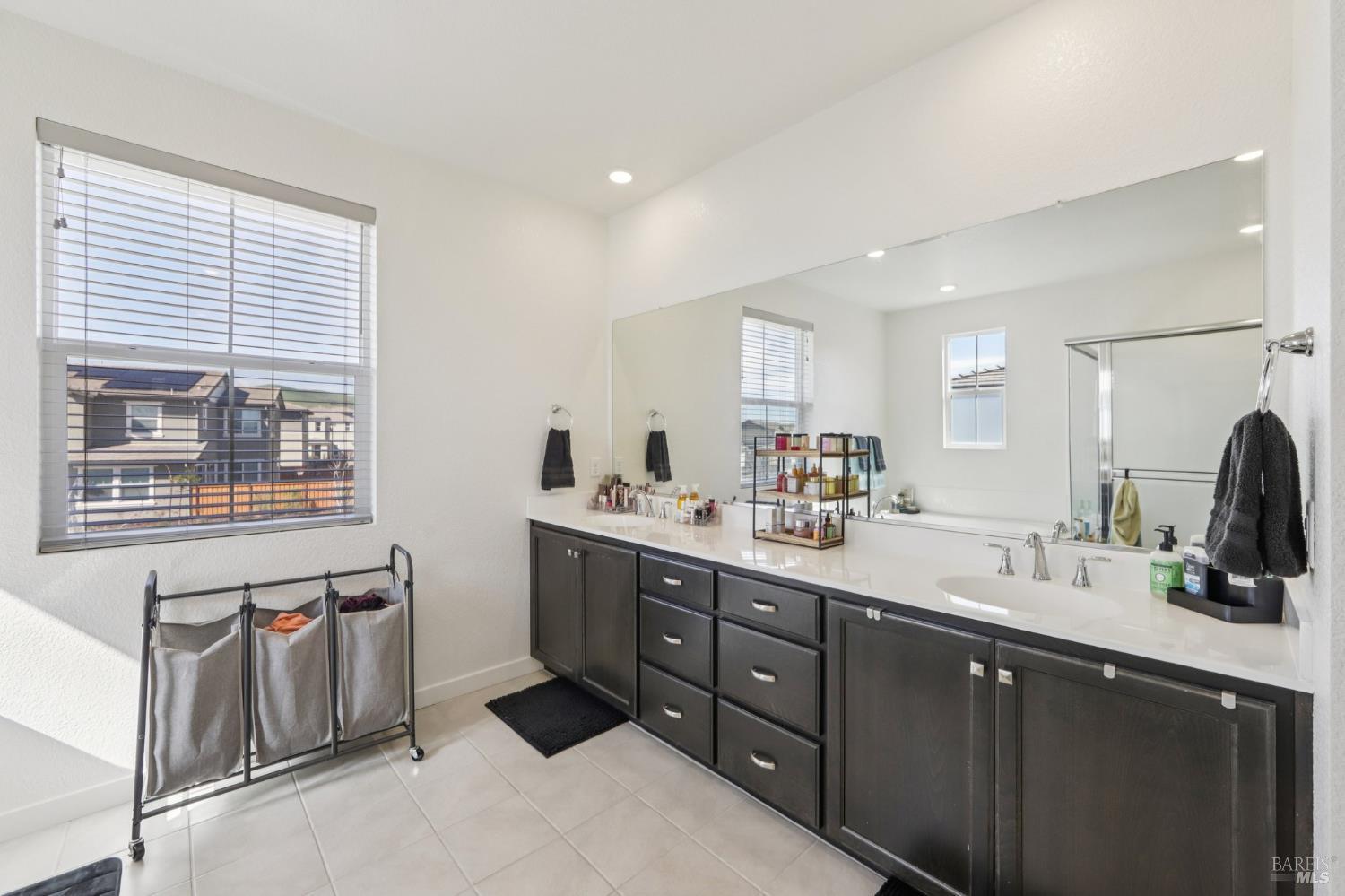 Detail Gallery Image 24 of 54 For 2464 Lake Club Dr, Fairfield,  CA 94533 - 4 Beds | 3/1 Baths