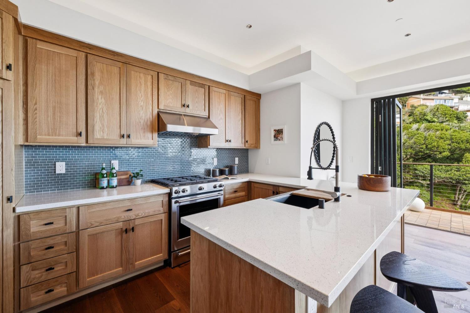 Detail Gallery Image 7 of 37 For 448 Sausalito Blvd, Sausalito,  CA 94965 - 2 Beds | 2 Baths