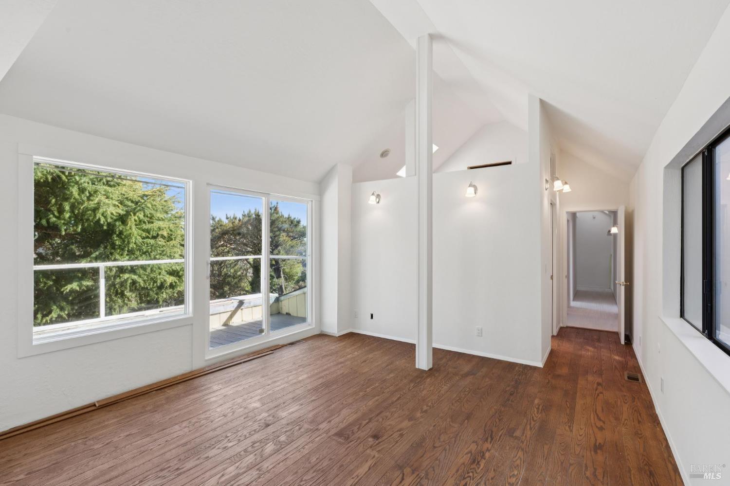Detail Gallery Image 22 of 52 For 31 via Los Altos Unkn, Tiburon,  CA 94920 - 4 Beds | 3/1 Baths