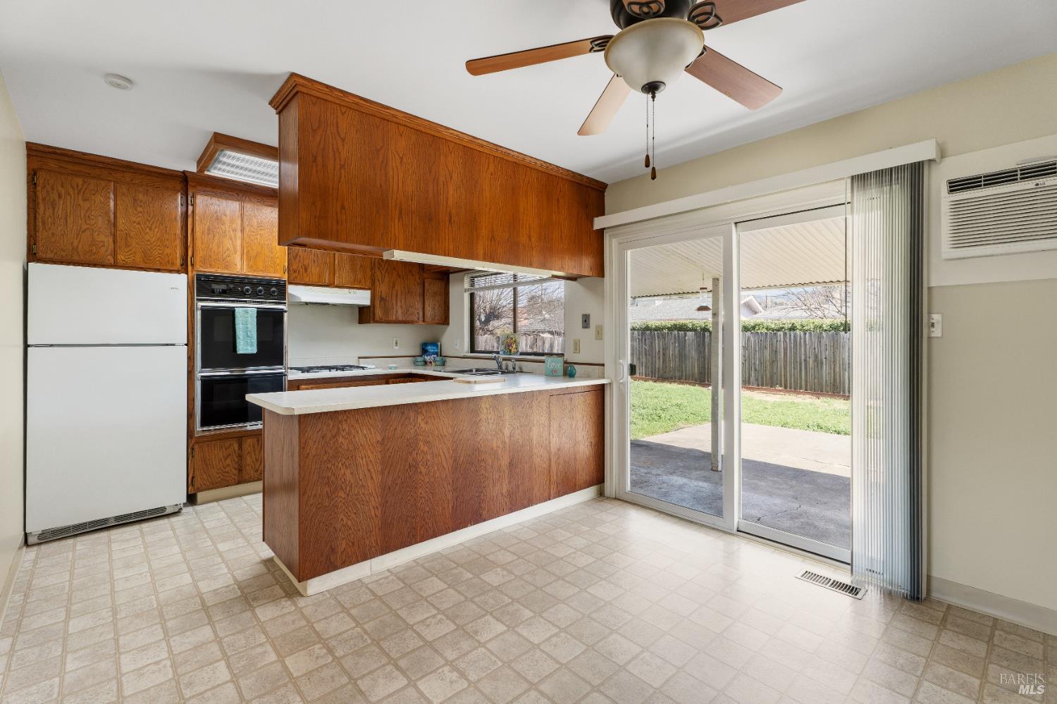 Detail Gallery Image 7 of 26 For 265 Oak Manor Dr, Ukiah,  CA 95482 - 3 Beds | 1/1 Baths